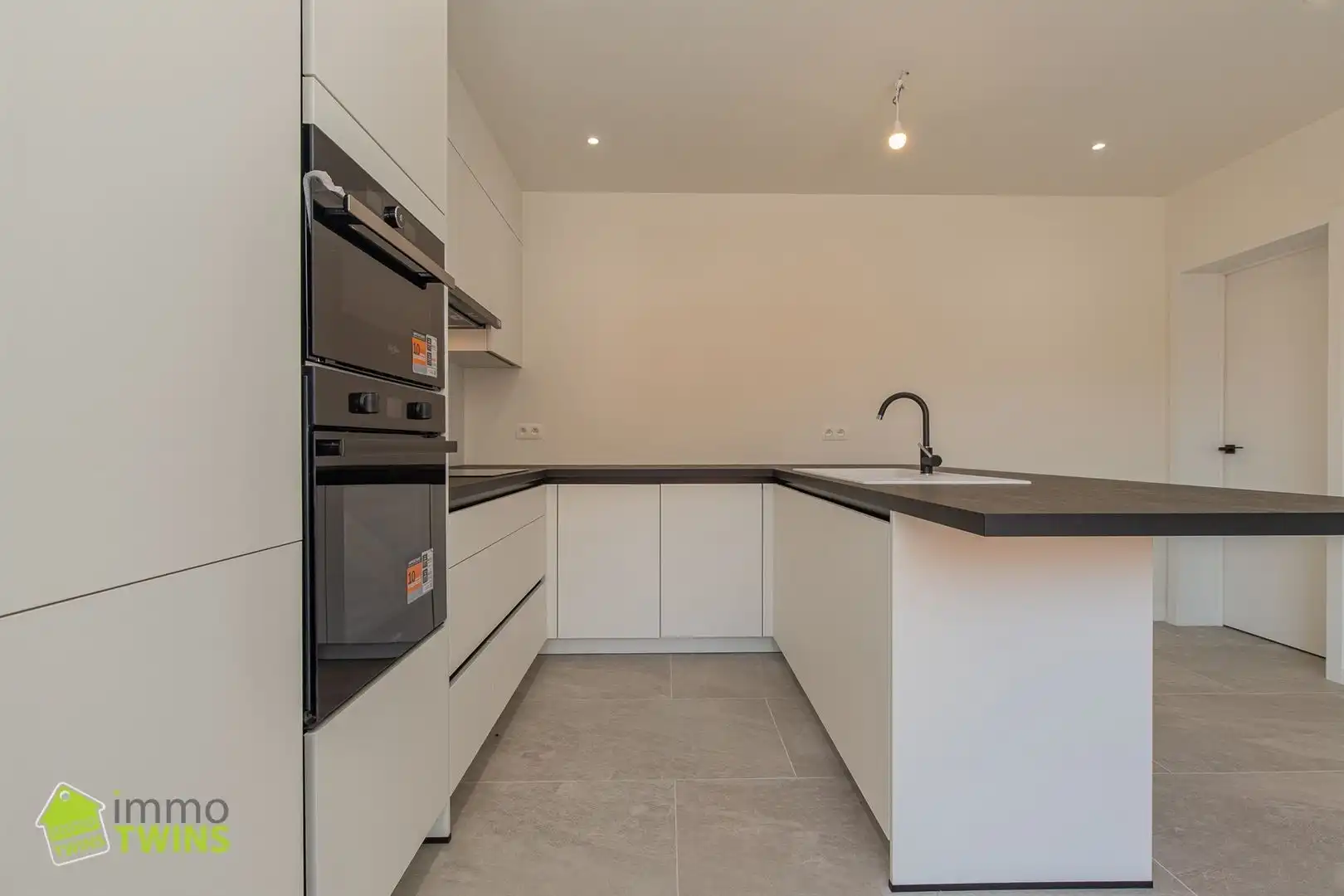 Te koop Instapklare ruime woning met achterliggende weide in Zele foto 9