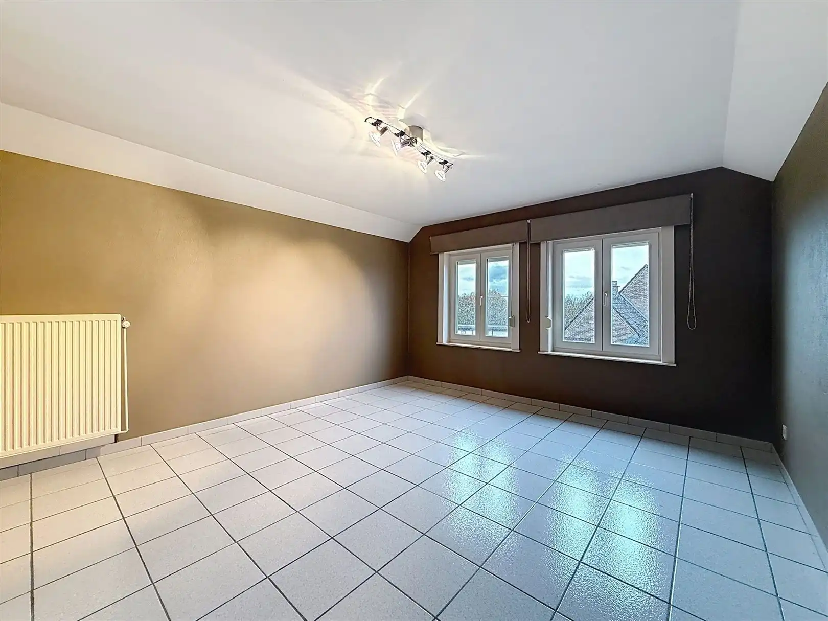 Ruime open bebouwing met 4 slpks, veranda, tuin, garage, 8a  foto 49