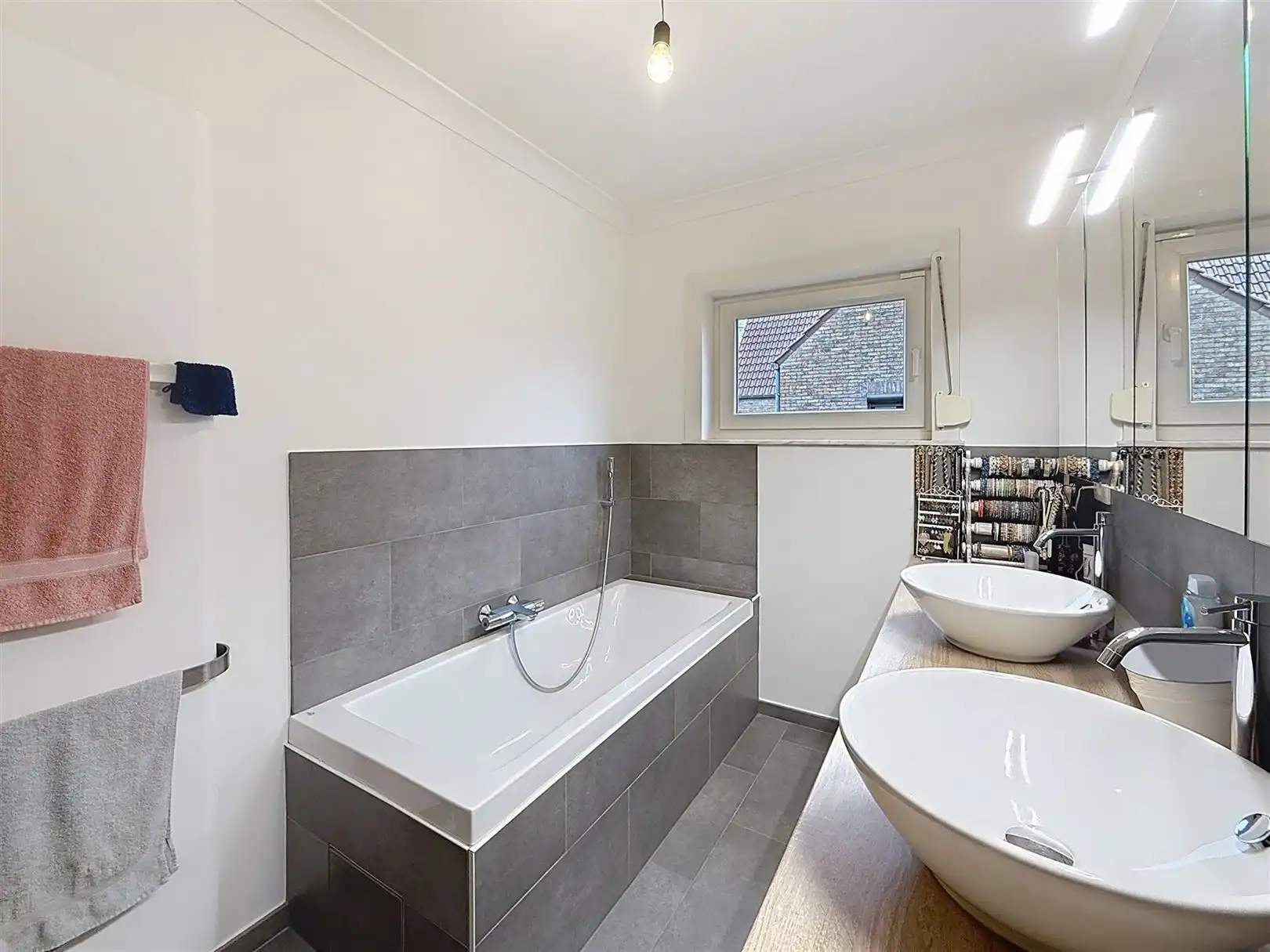 Ruime open bebouwing met 4 slpks, veranda, tuin, garage, 8a  foto 49