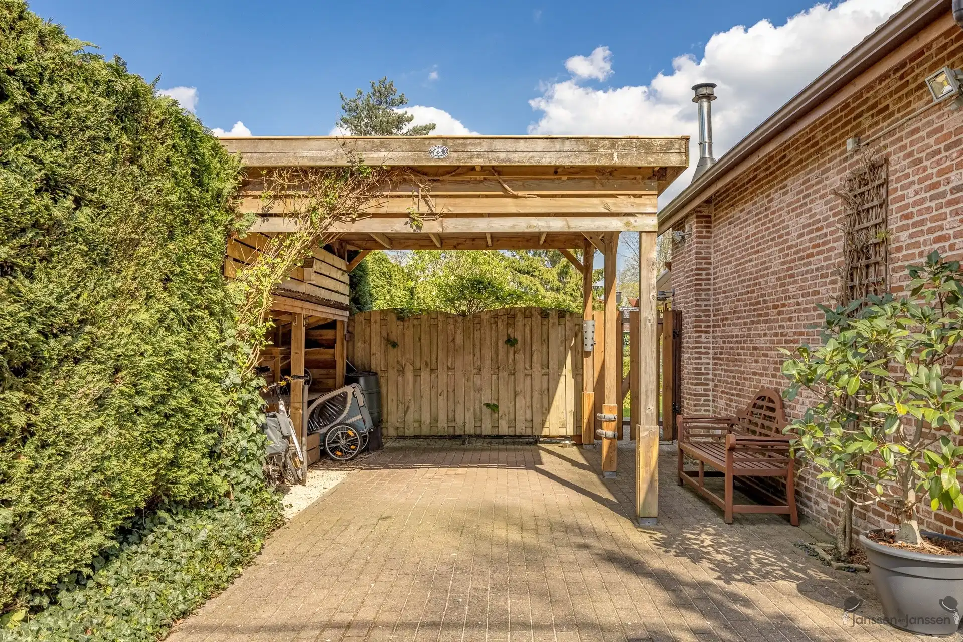 Instapklare woning met verzorgde tuin op een perceel van 810 m² foto 31