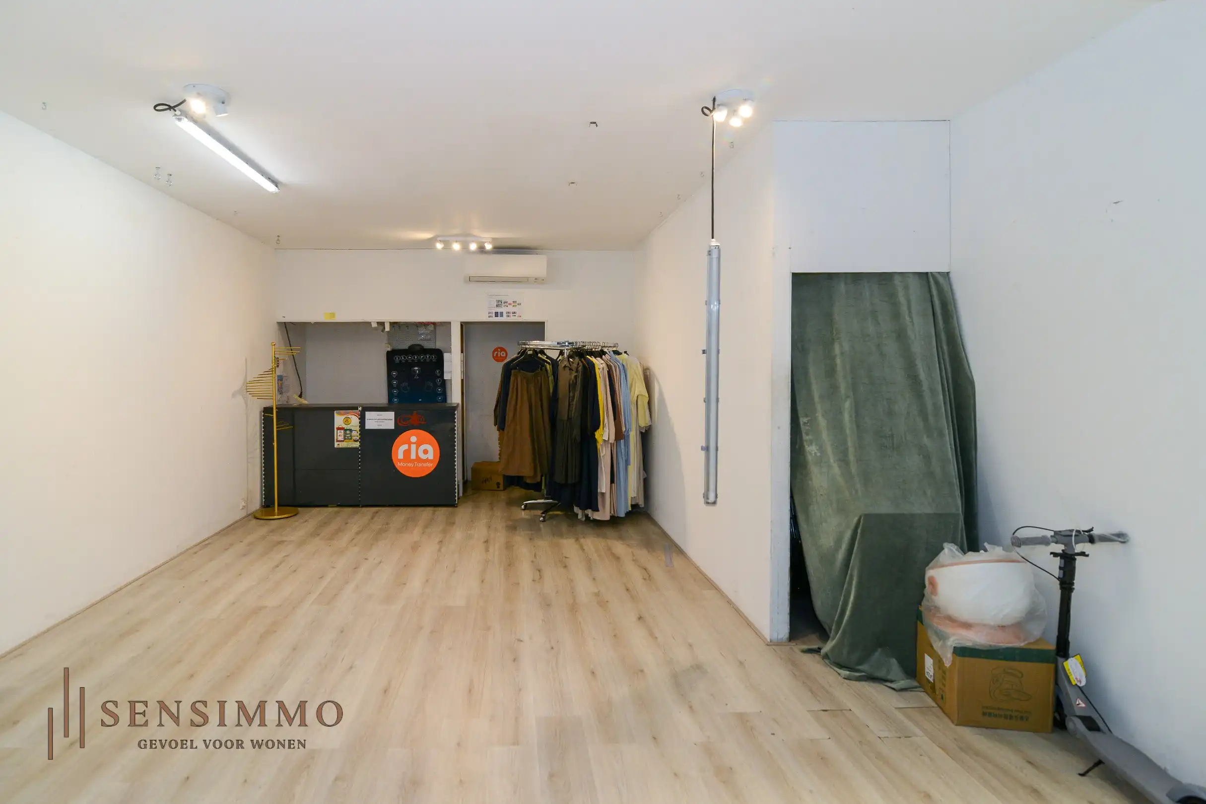 Handelspand in shopping 3 te Genk foto 4