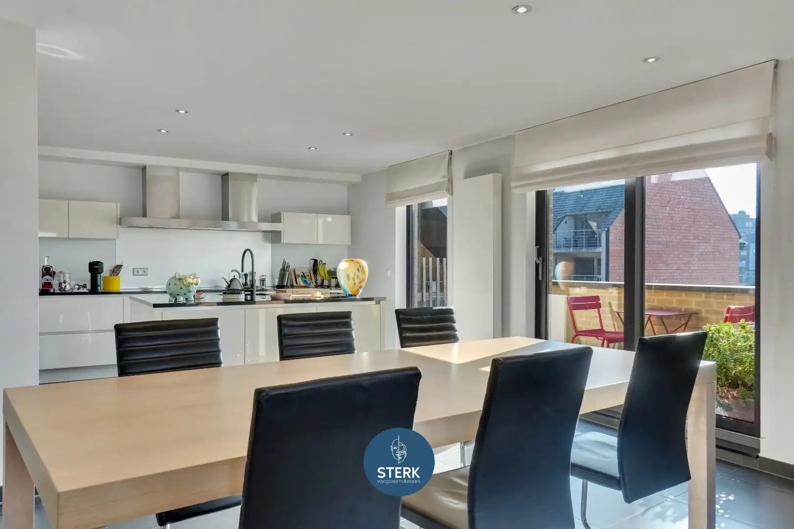 RIANTE DUPLEX MET 5 SLPKS, 2 BADKAMERS EN DUBBELE GARAGE IN CENTRUM LANAKEN ! foto 10