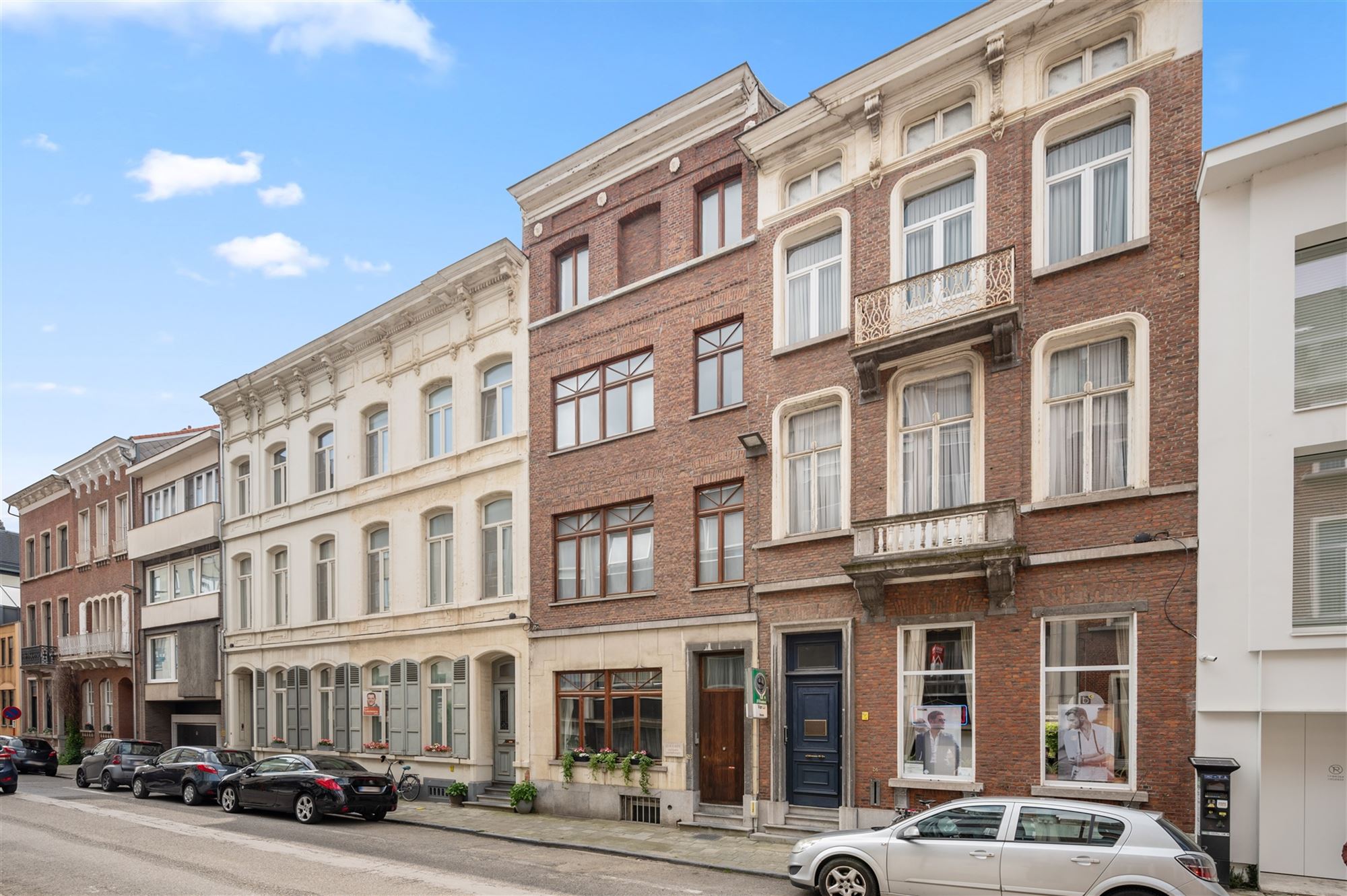 Klassevol herenhuis met 5 slaapkamers en praktijkruimte in hartje Mechelen foto 1