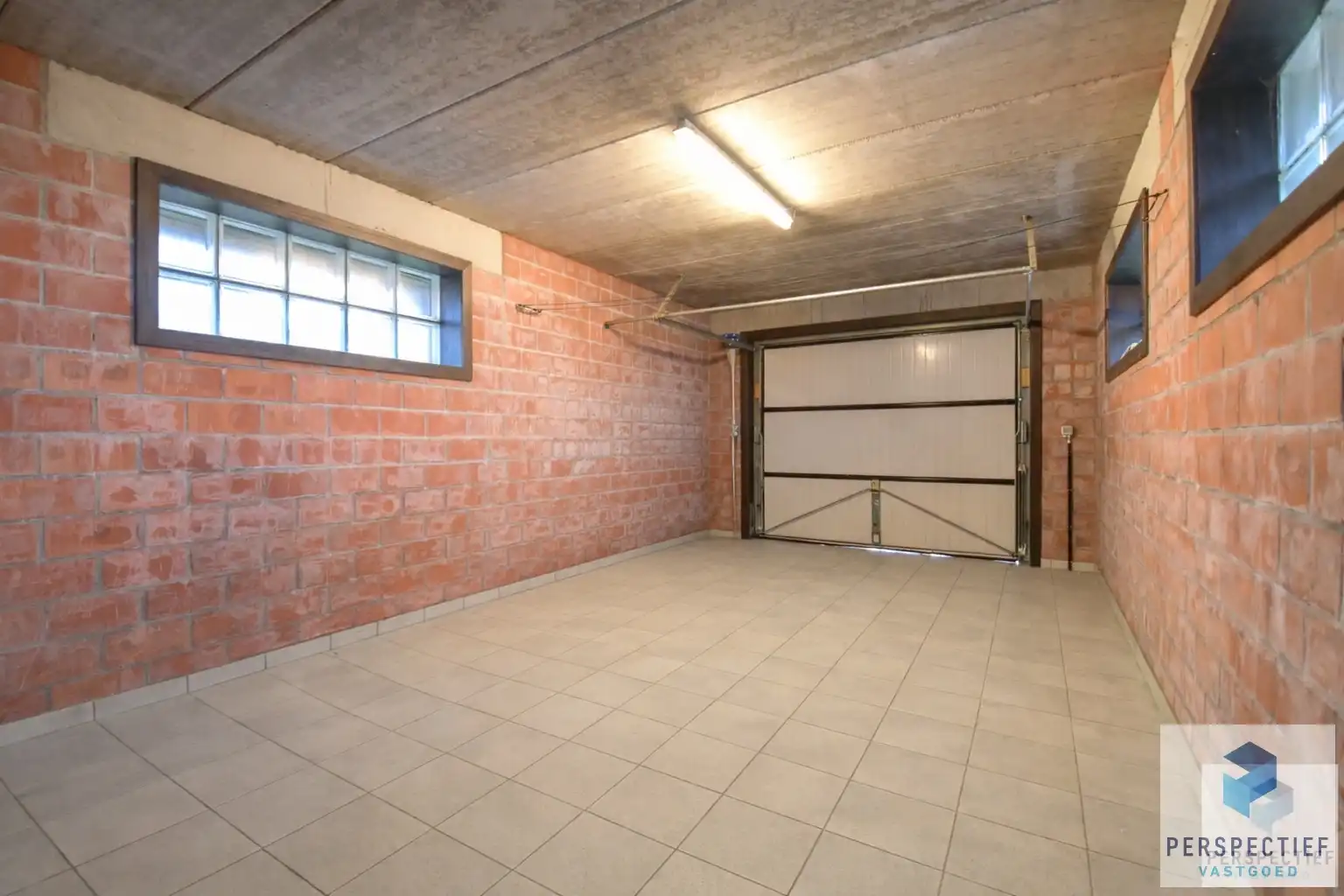 Opvallend ruime en lichtrijke villa met 5 slpks en grote tuin in een landelijke omgeving foto 13