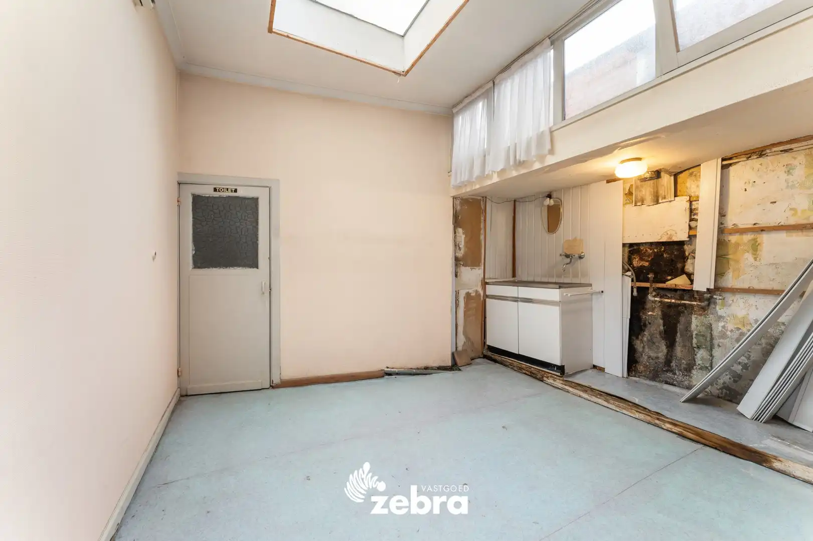Te renoveren stadswoning te centrum Roeselare! foto 7