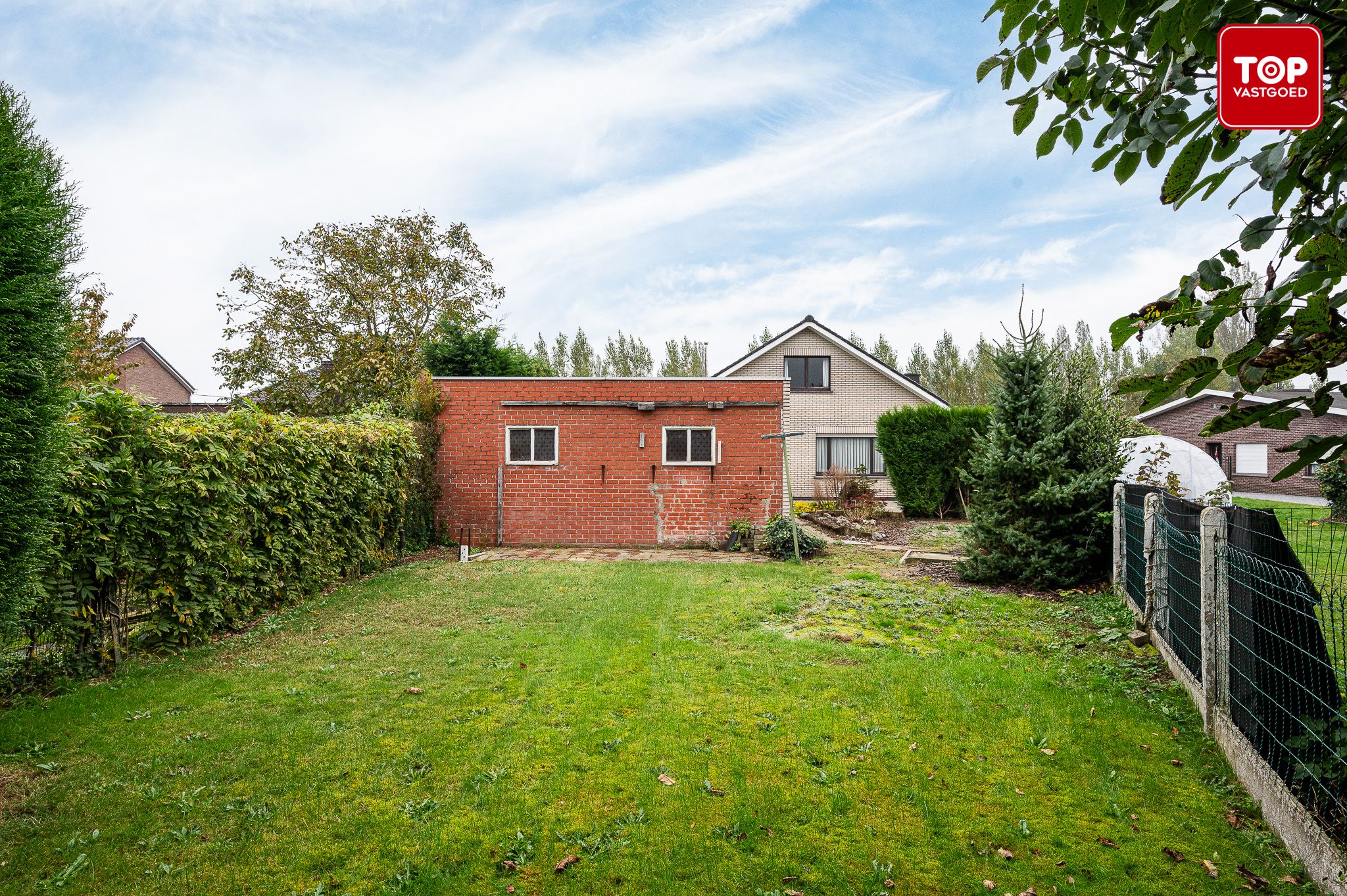 Bungalow met garage en mooie tuin foto 22