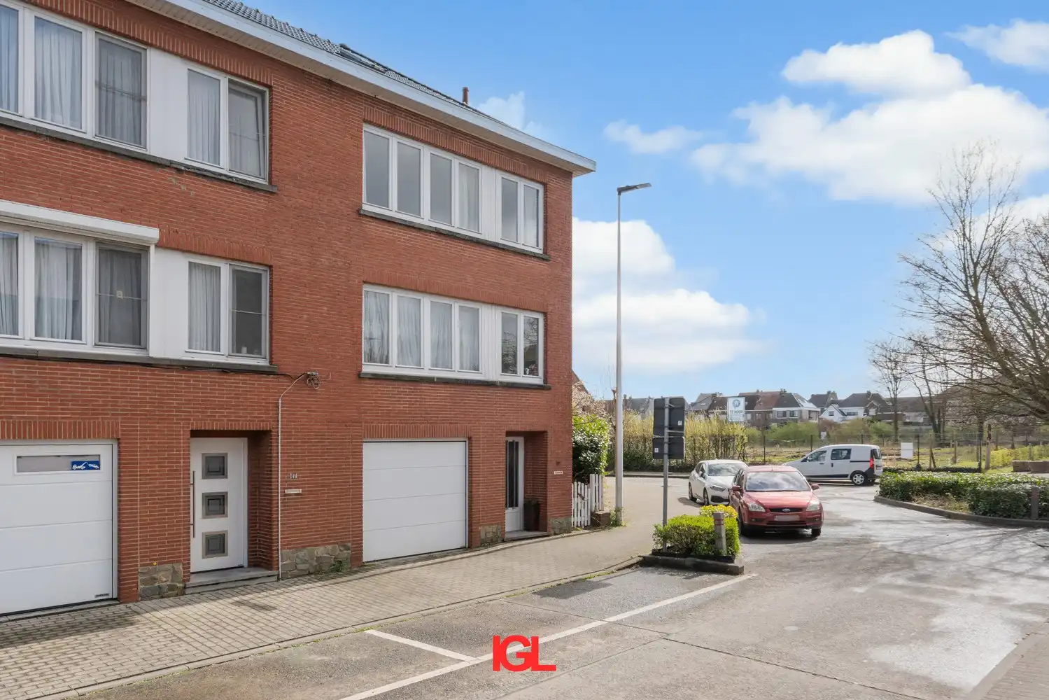 3 gevel woning met 2 slaapkamers, garage en tuin! foto 2
