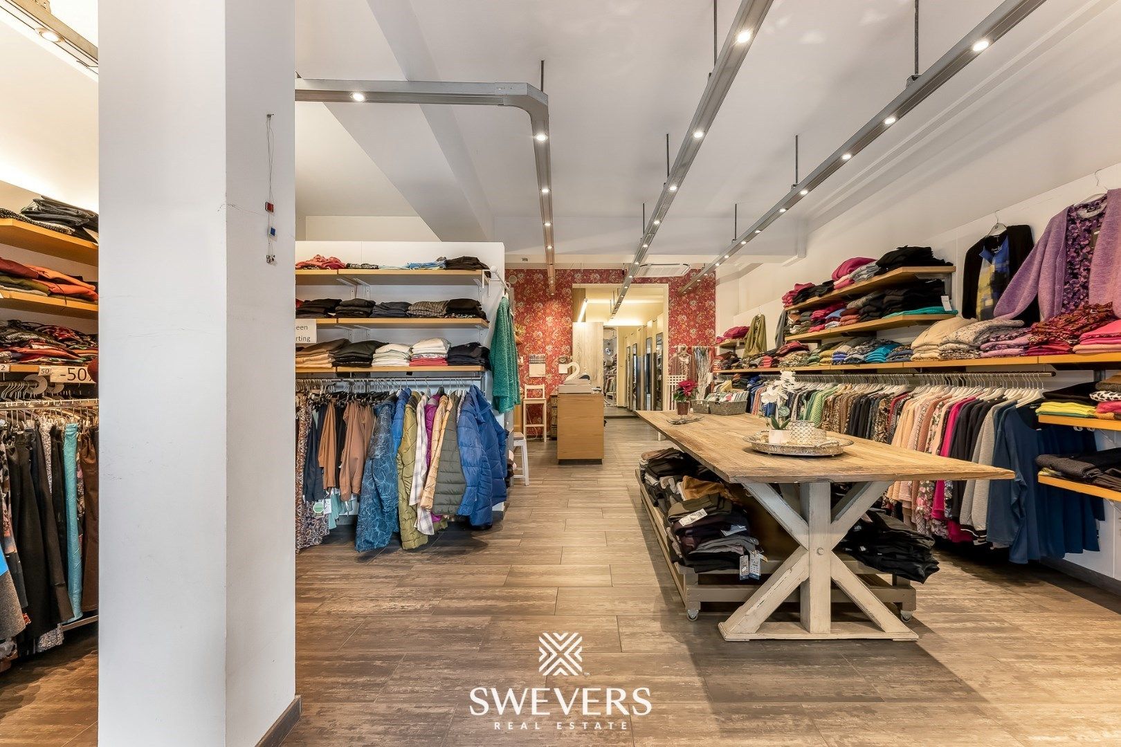 Commerciële topligging aan Sint-Martenplein in Sint-Truiden foto 2