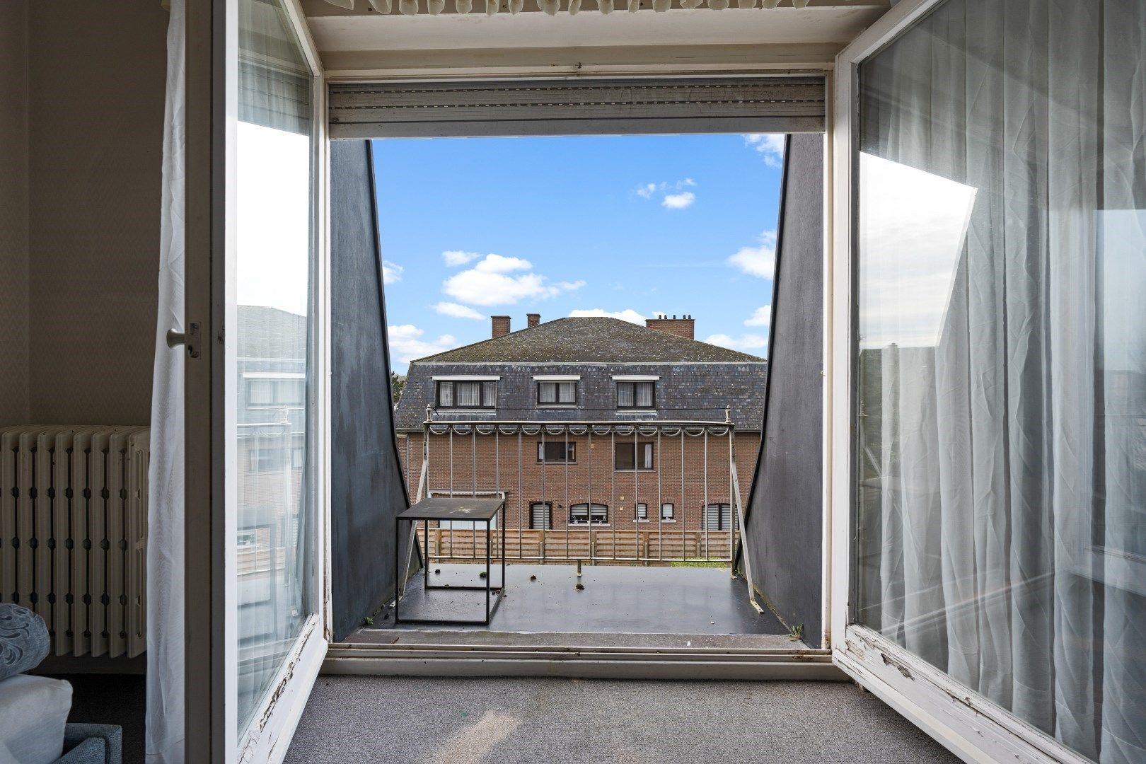 Ruim appartement met drie slaapkamers en garage foto 12