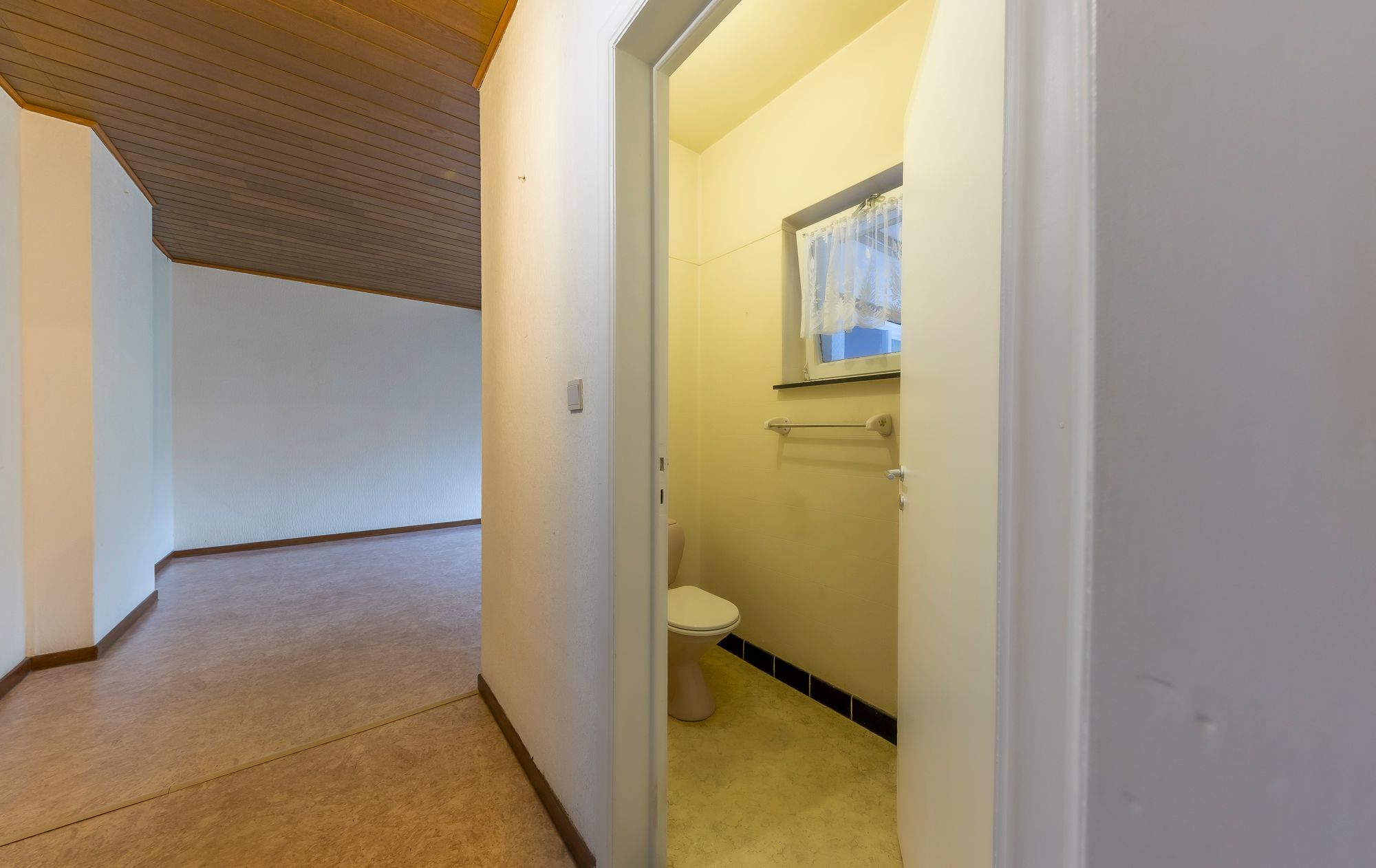 TE KOOP: Te renoveren gezinswoning met ruime tuin in Opglabbeek (Oudsbergen) foto 10