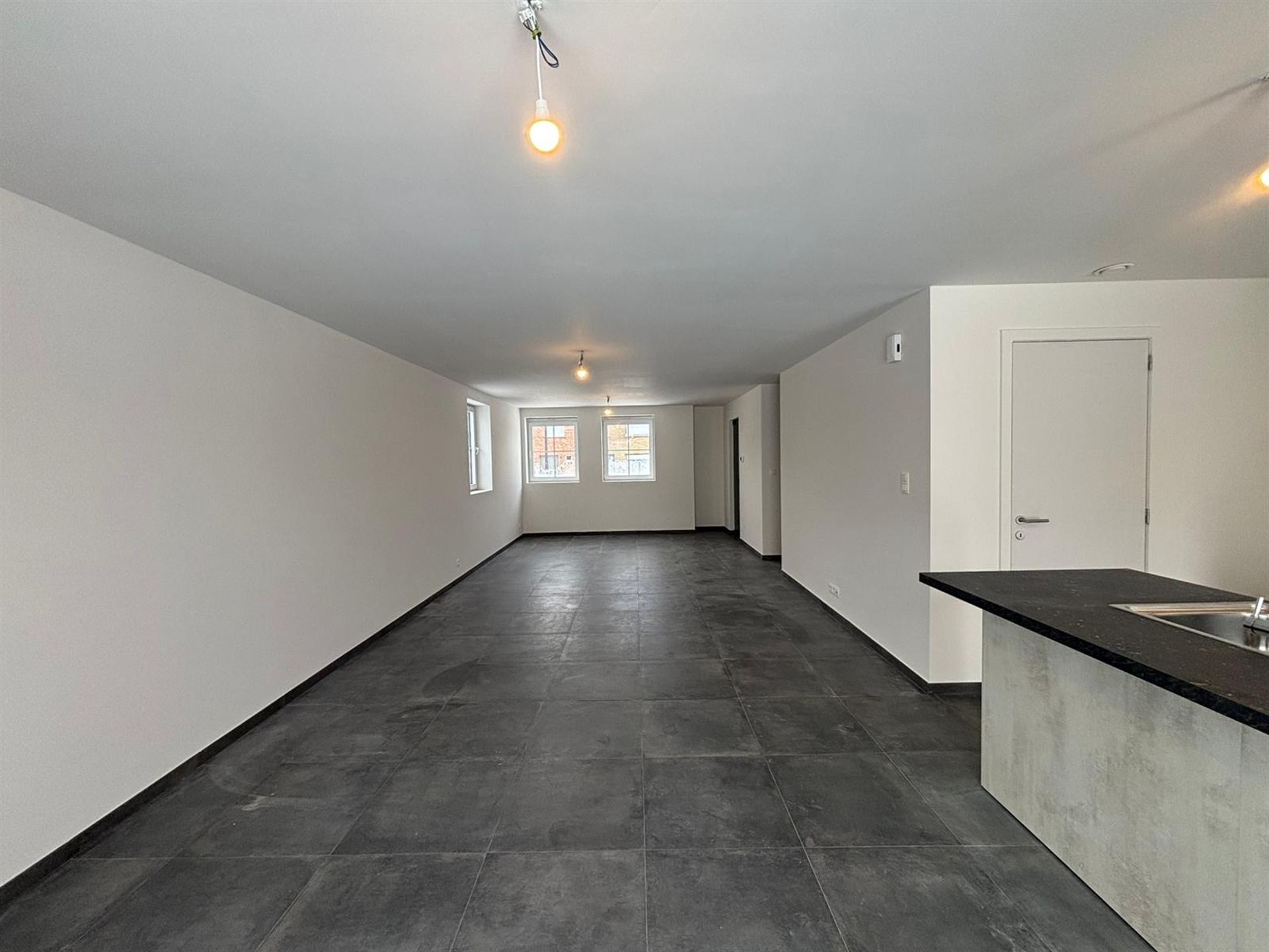 Rustiggelegen, hoogwaardig afgewerkte nieuwbouwwoning nabij het centrum! foto 5