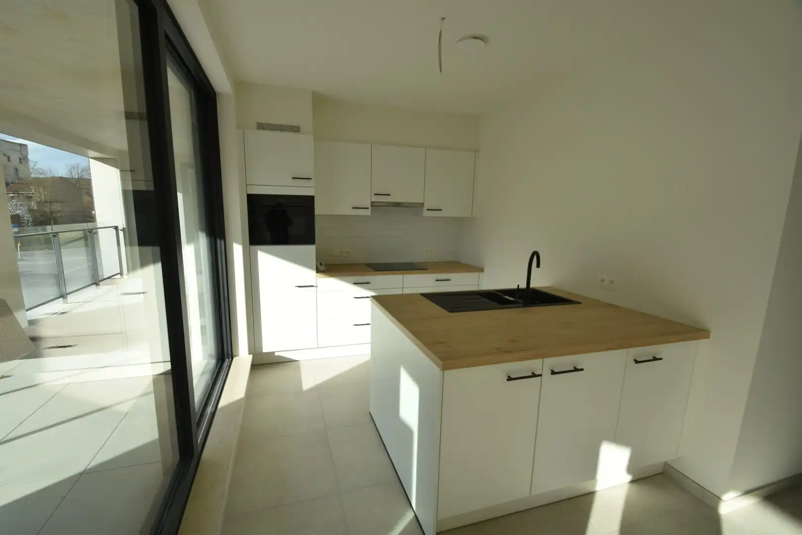 Modern ingericht appartement aan rand van centrum foto 8