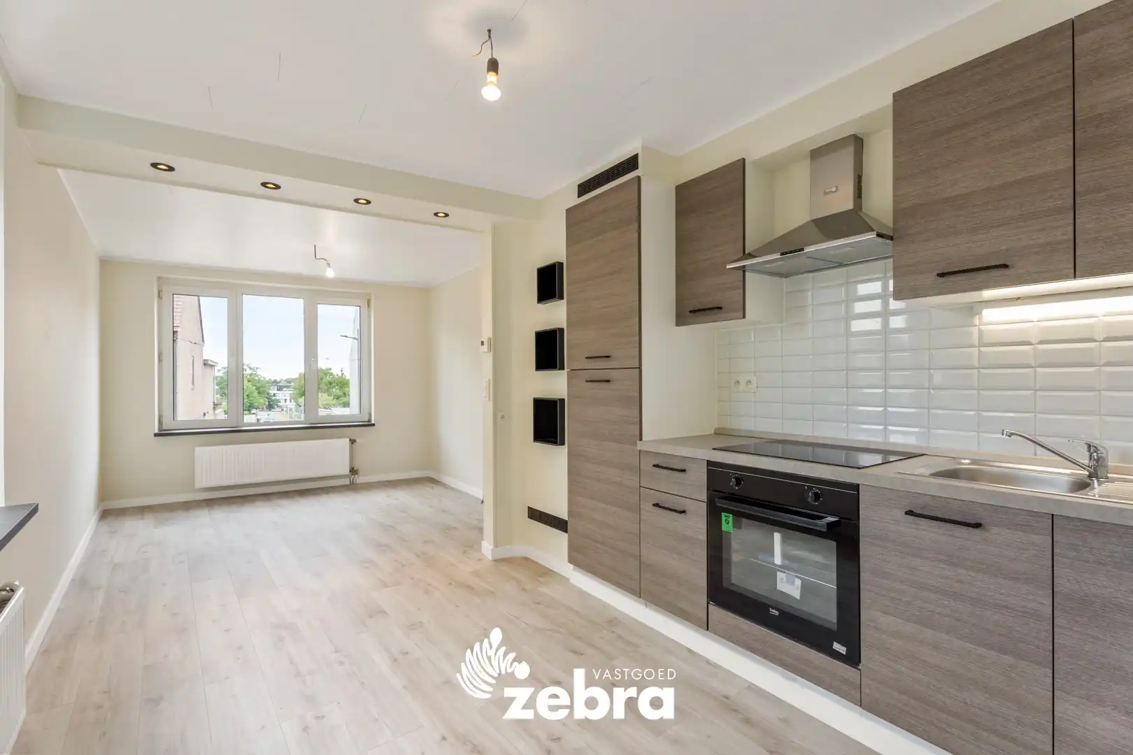 Gerenoveerd duplexappartement in het hartje van Tielt! foto {{pictureIndex}}