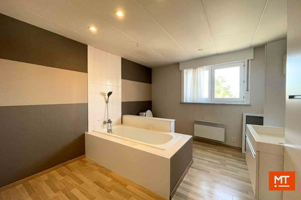 Veelzijdig gebouw bestaande uit handelsruimte, woning en appartement in het centrum van Wervik foto 27