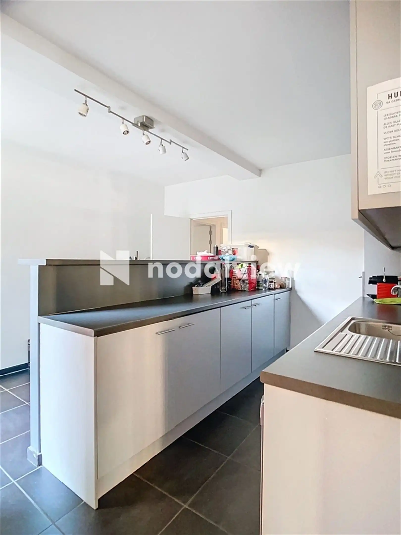 Gerenoveerd kantoorgebouw te huur foto 11