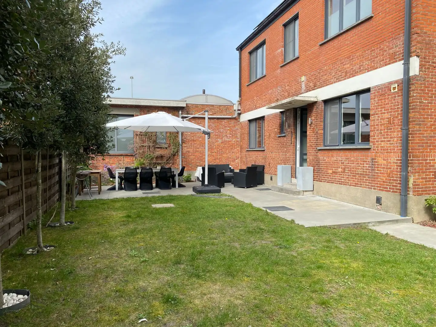 Karaktervolle gerenoveerde woning met garage en tuin foto 4