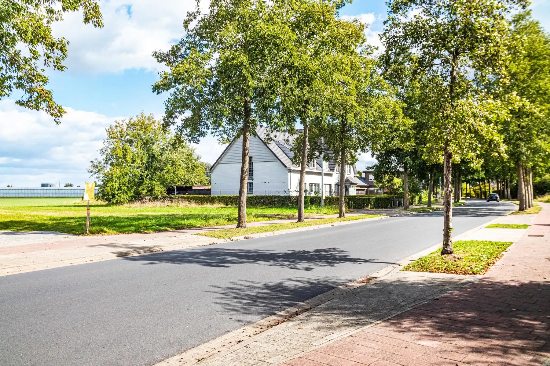 Ruim appartement met 2 slaapkamers, zonnig terras en garage foto 4