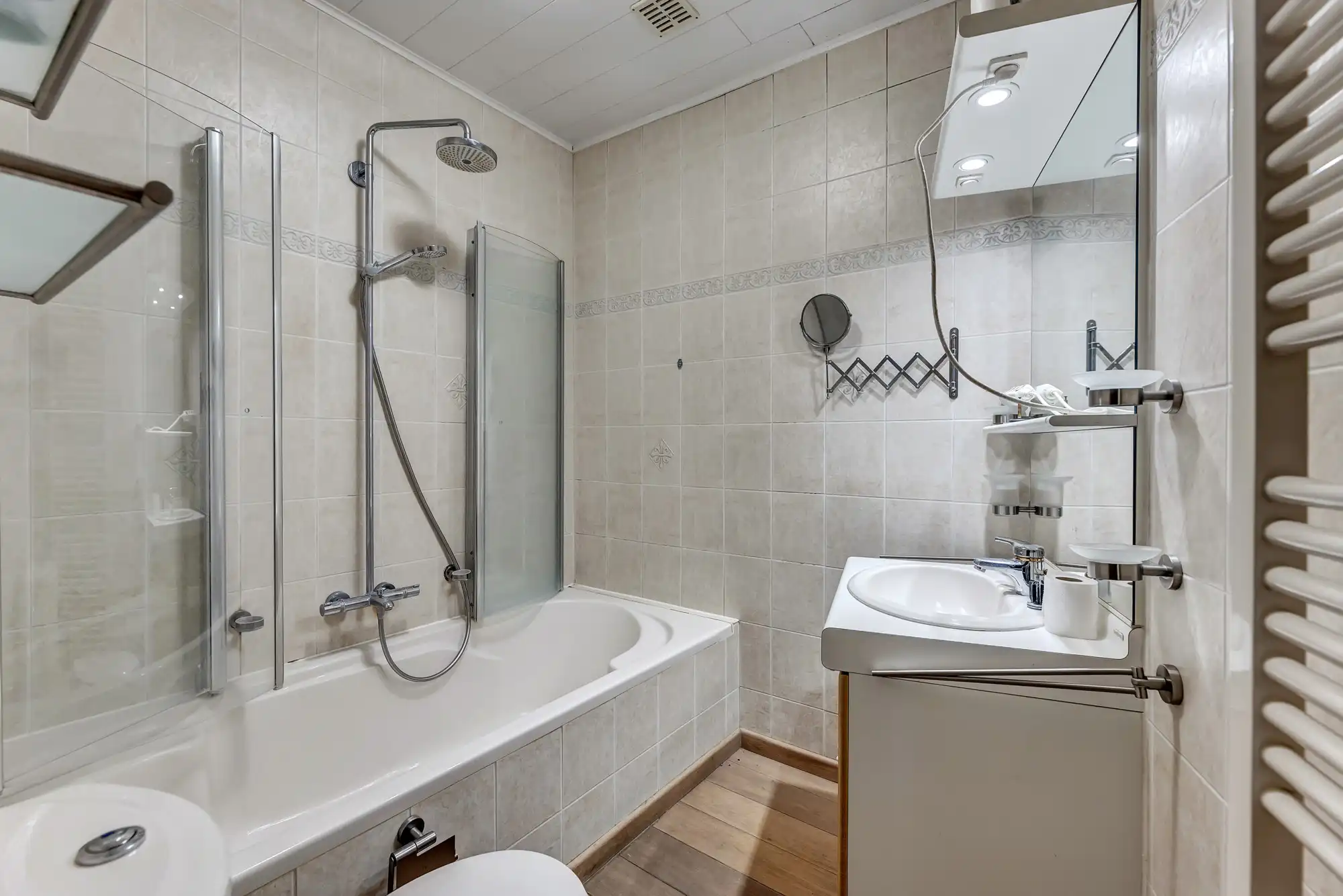 Handelswoning op goede ligging foto 16