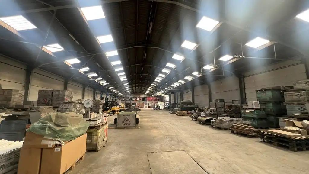 Showroom met kantoor en stockageruimte te huur in de haven van Gent foto 15