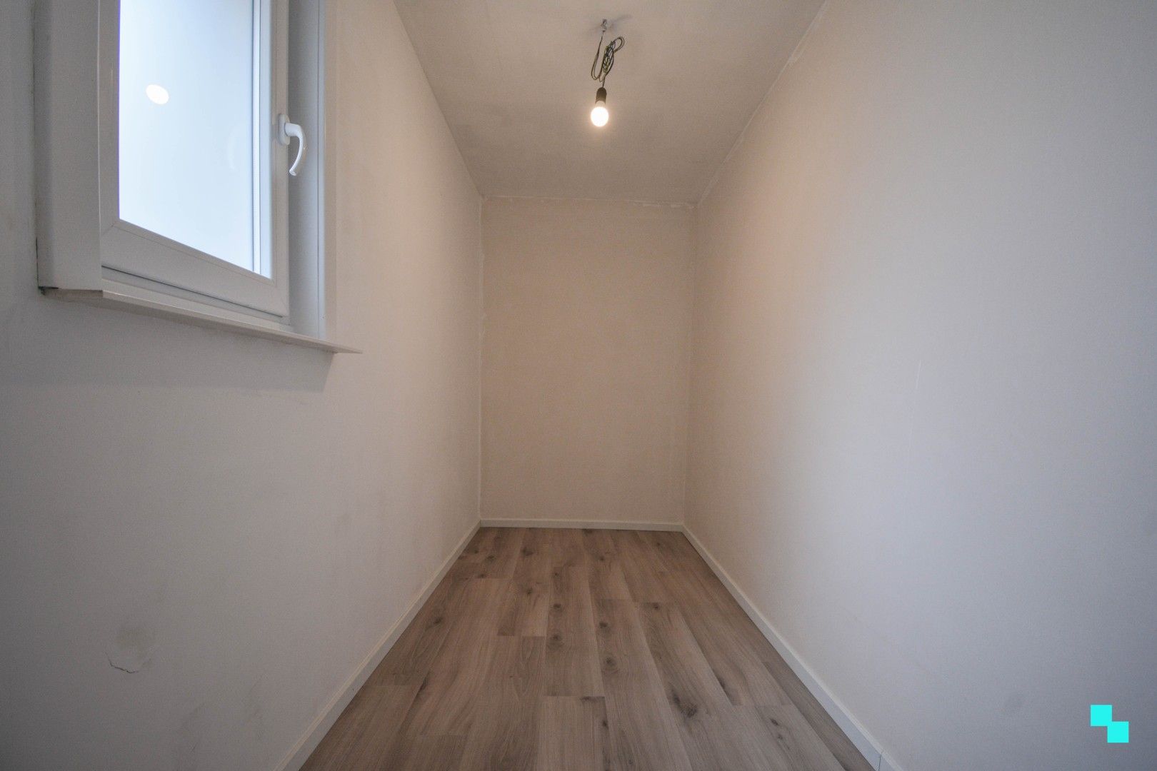 Totaal gerenoveerde woning met garage te centrum Roeselare foto 19