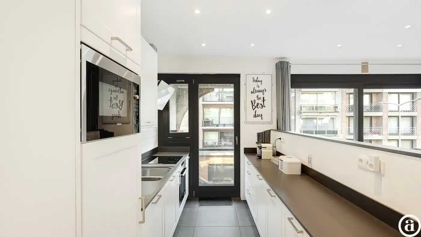 Gerenoveerd 2-slaapkamerappartement op topligging foto 4