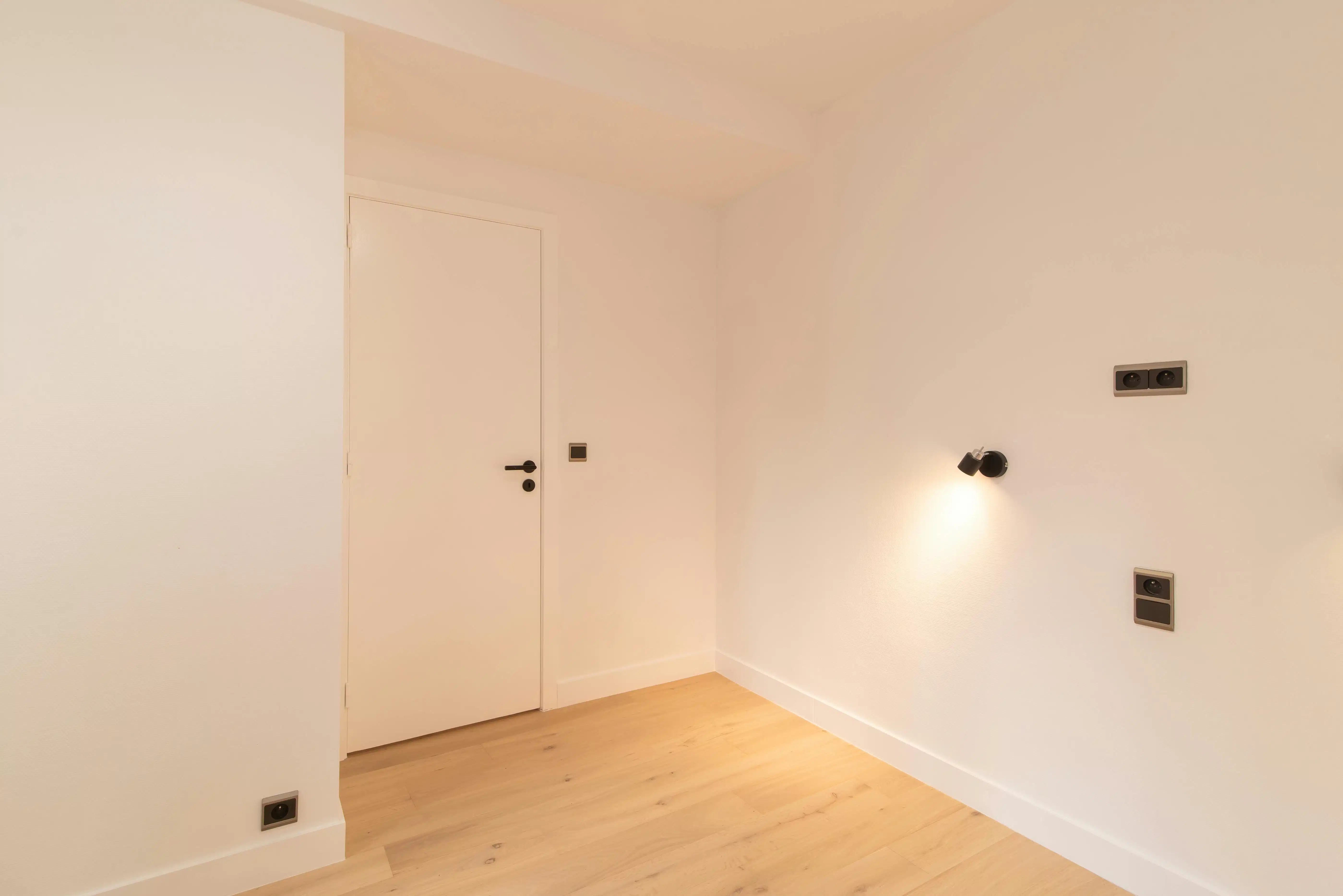 Prachtig gerenoveerd 2-slaapkamerappartement te Oostende foto 17
