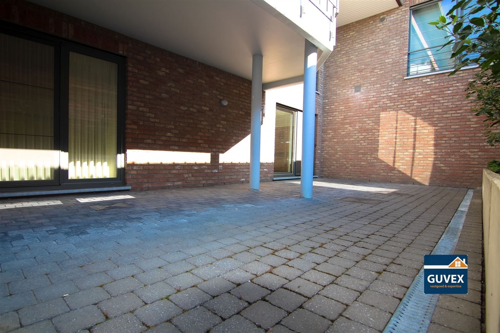 Verzorgd en ruim gelijkvloers appartement te Alken. foto 3