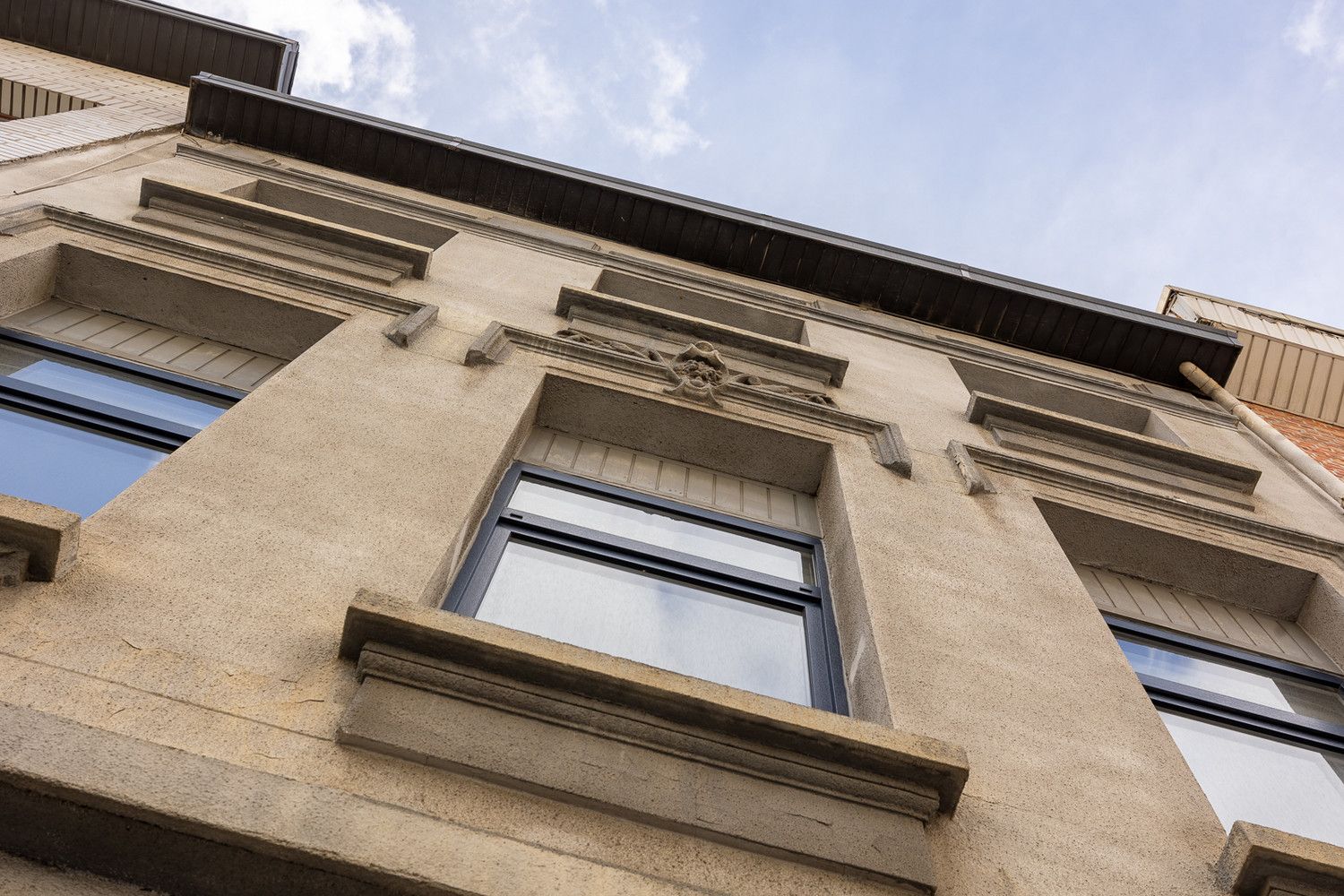 Woning (162m²) met 5 slaapkamers en 2 badkamers nabij het station van Berchem foto 2