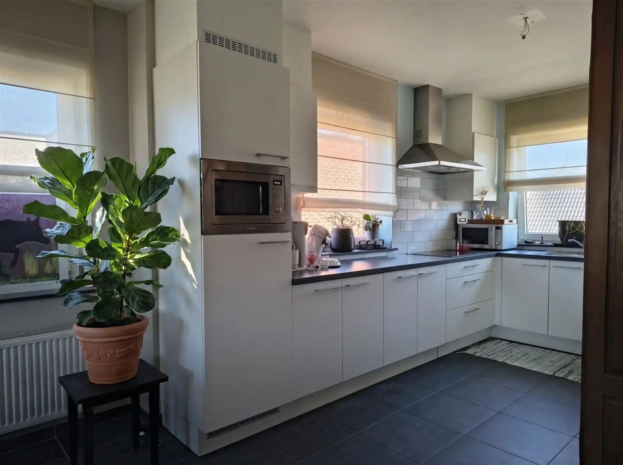Appartement met groot terras, 2 slaapkamers, dressing en carport. In gebouw met slechts 2 appartementen. foto 6