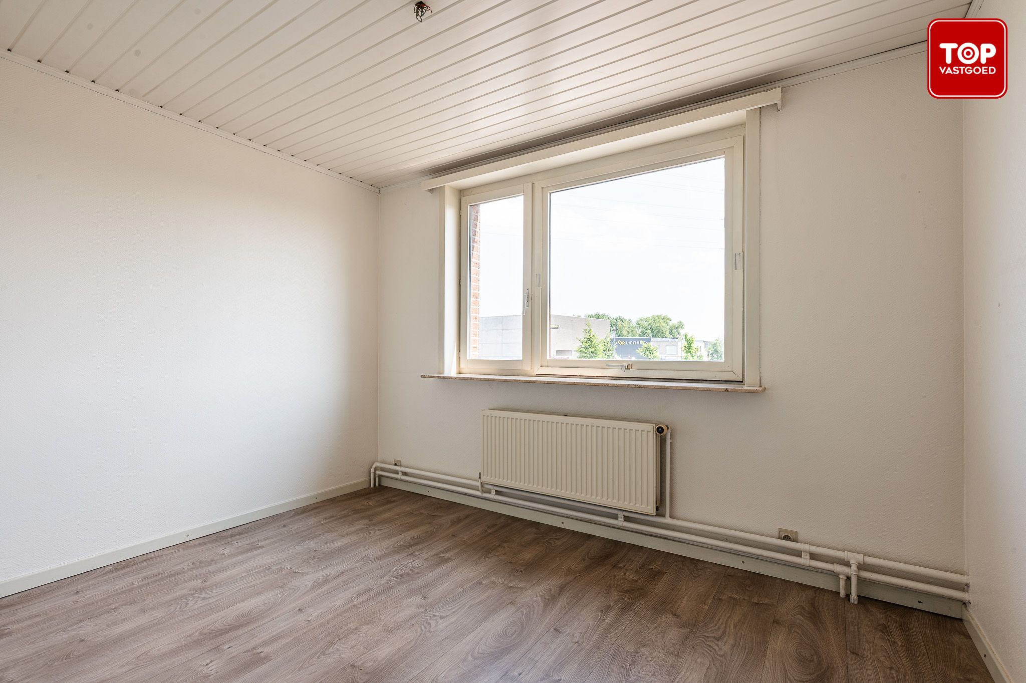 Woning met 3 slaapkamers, tuin en garage.  foto 18