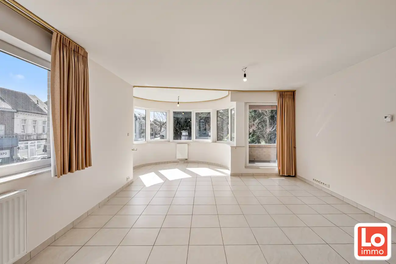 Ruim 2 slpk appartement met ZW-gericht terras op toplocatie! foto 3