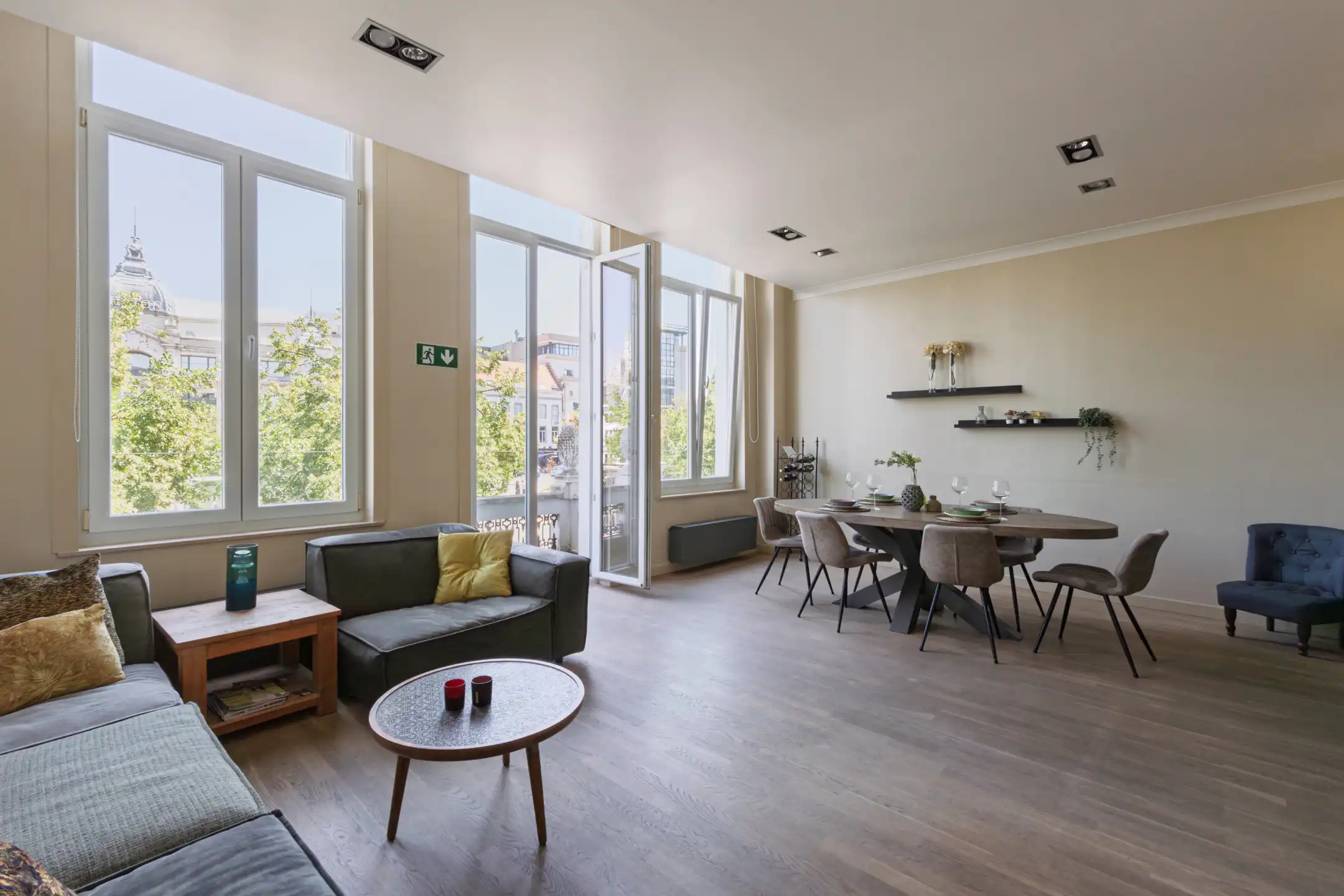 ANTWERPEN CENTRUM - Ruim appartement op de Groenplaats foto 2