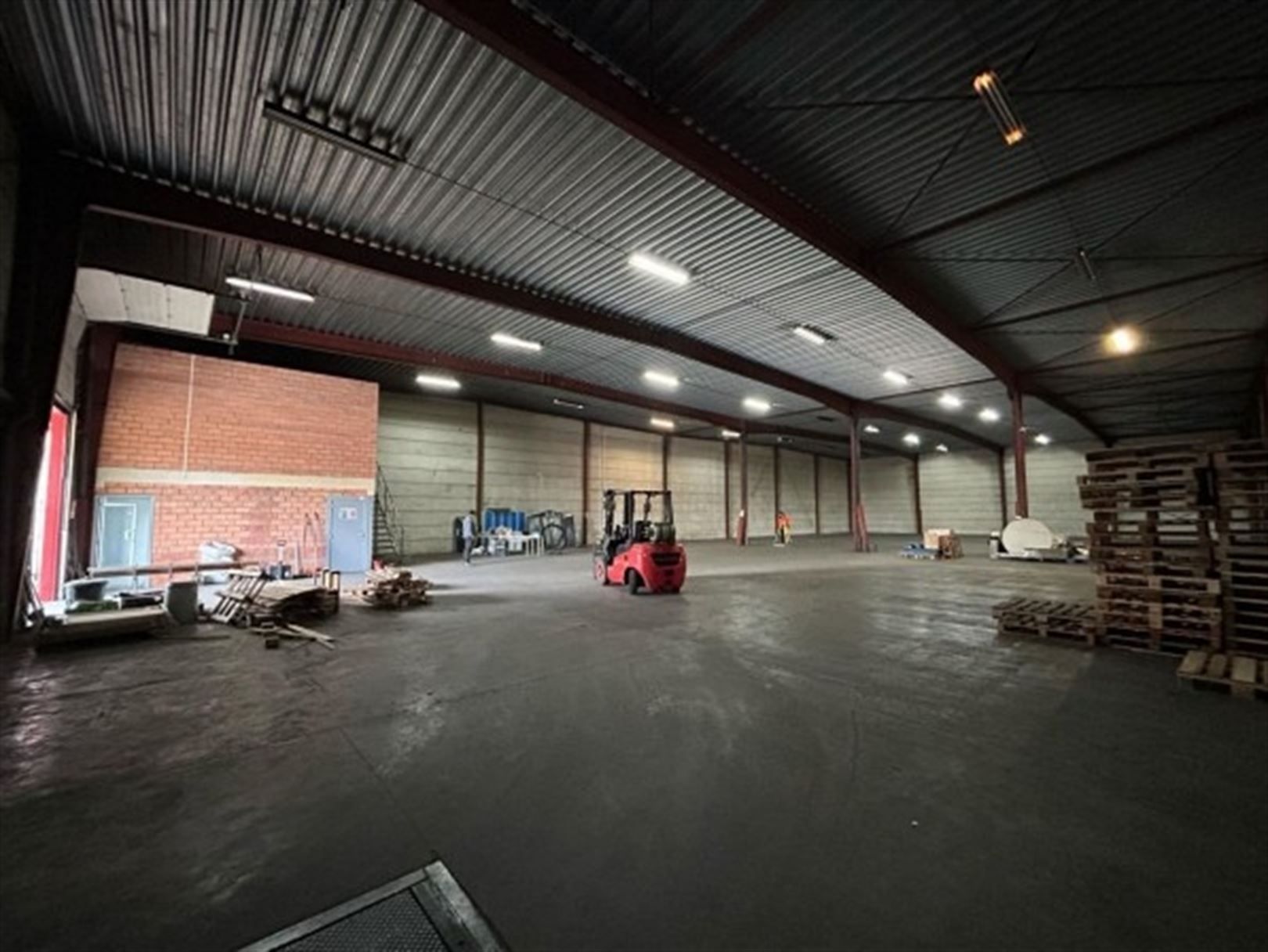 Multifunctioneel magazijn + kantoor en buitenruimte te Meer foto 8