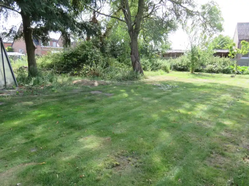 Totaal te renoveren woning op groot perceel van ca. 1270m² foto 6