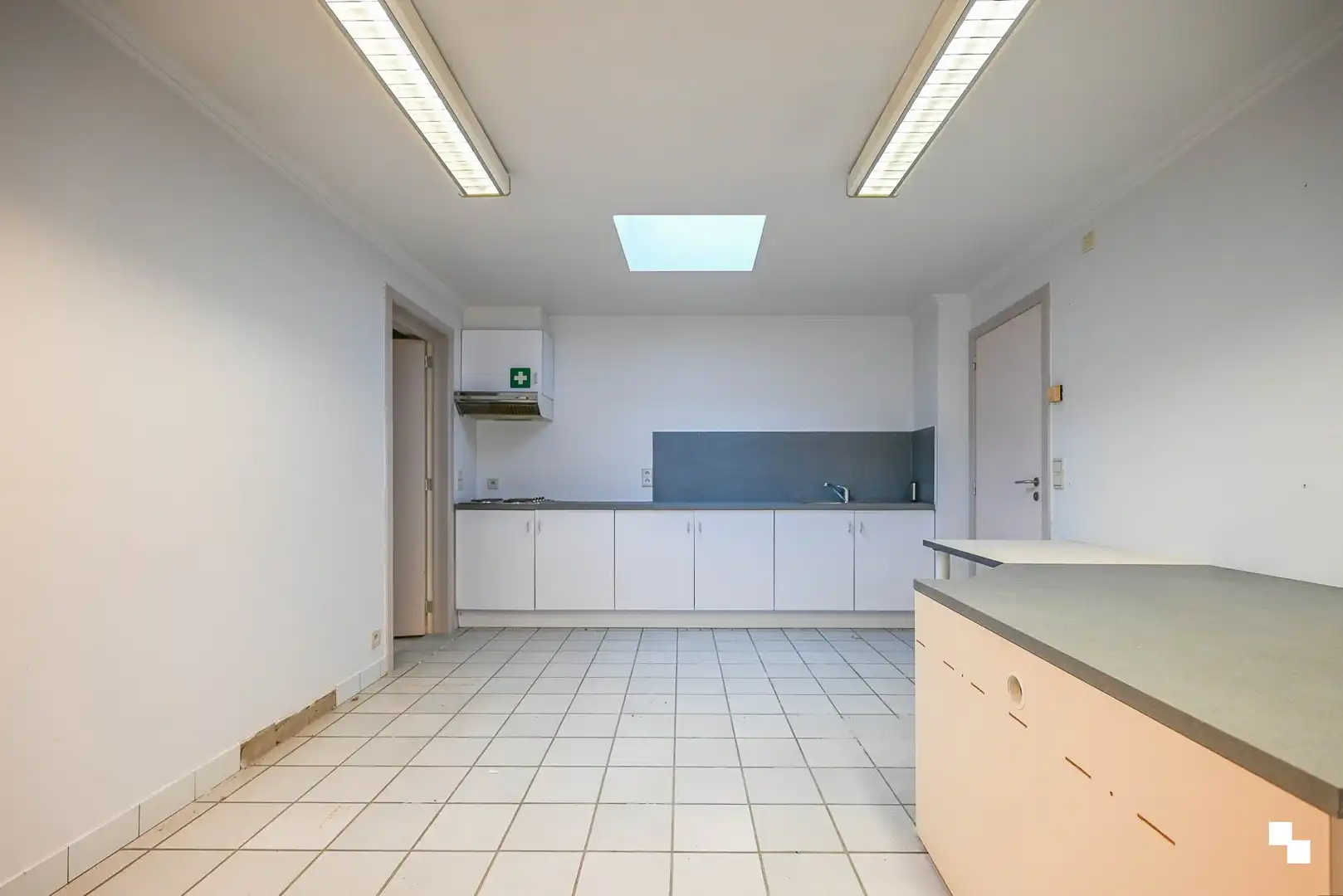 Commerciële ruimte van 114 m² met garagebox in centrum Izegem foto 12