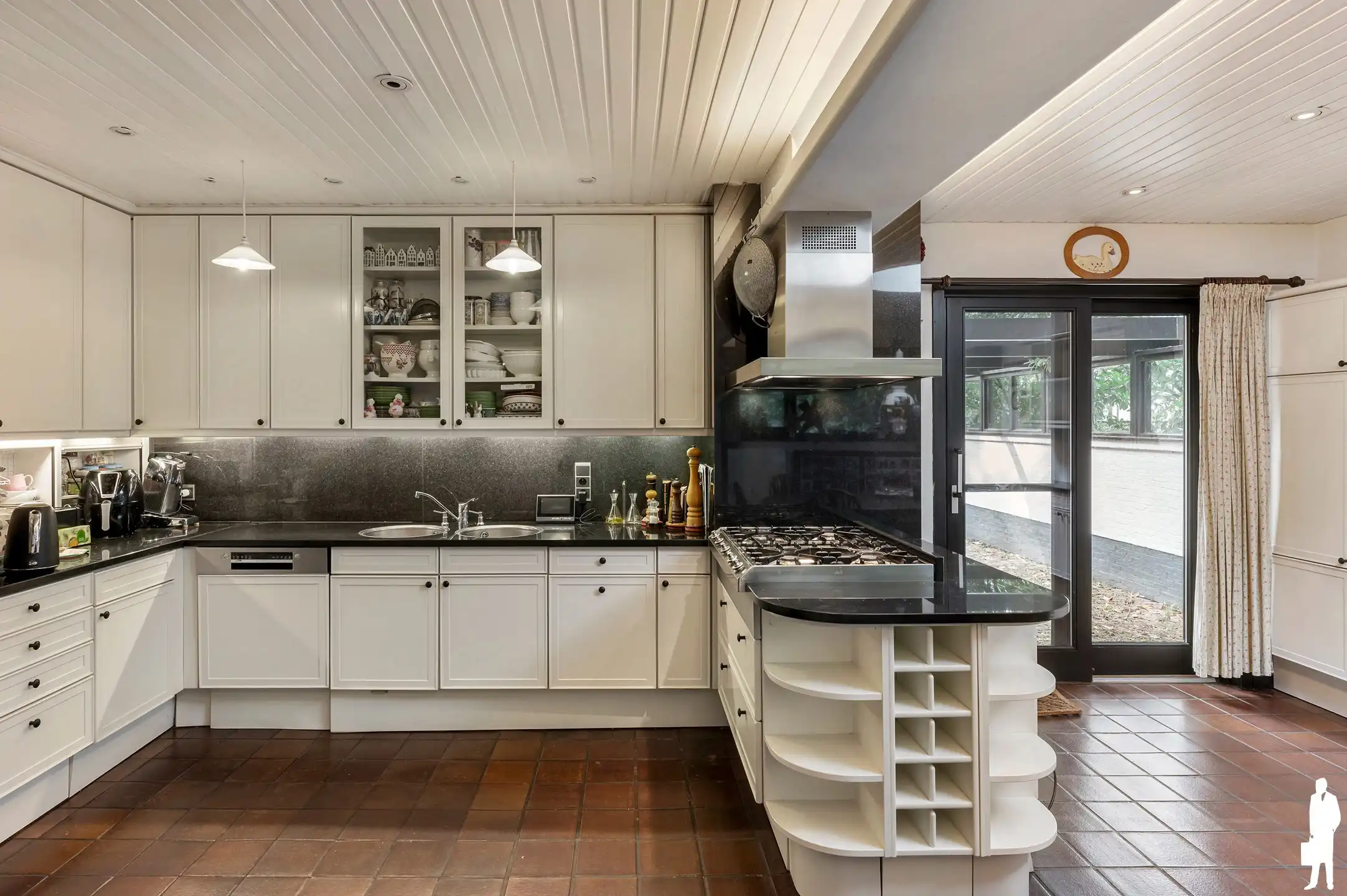 Karaktervolle villa op uitzonderlijk rustig perceel in een groene residentiële omgeving te Schotenhof! foto 7