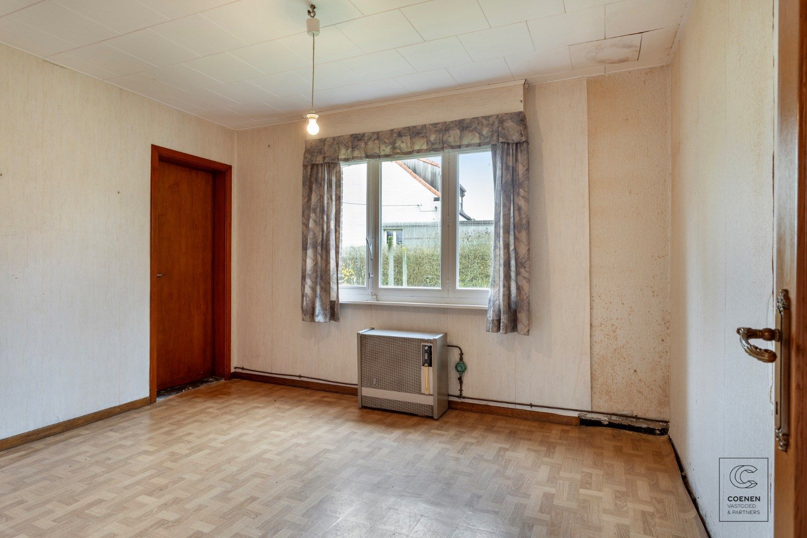 Te renoveren woning met een bew. opp. van 155 m², 3 slaapkamers op een perceel van 1.092 m².  foto 8