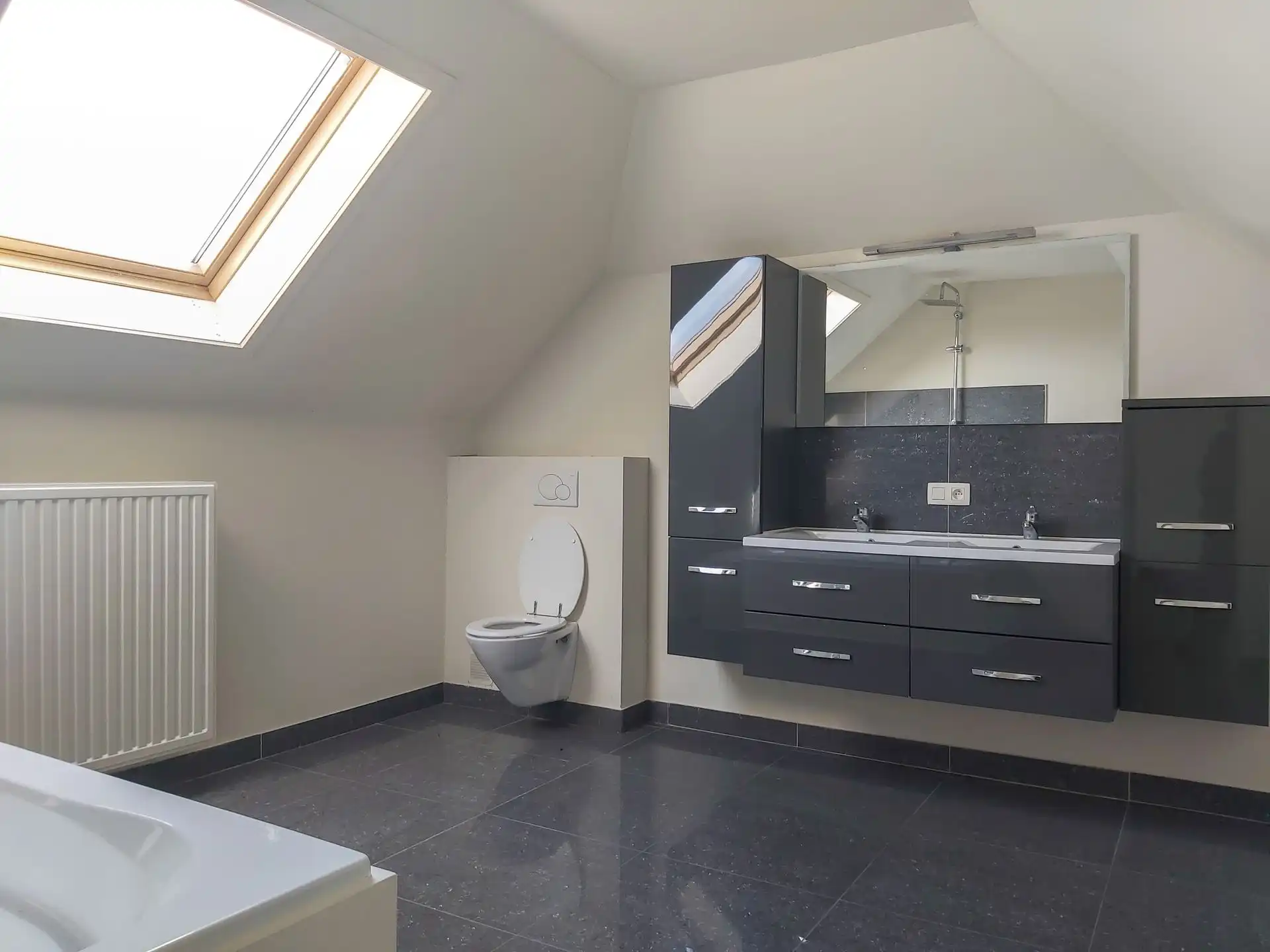 Ruime triplex met studio te koop in Opgrimbie! foto 22