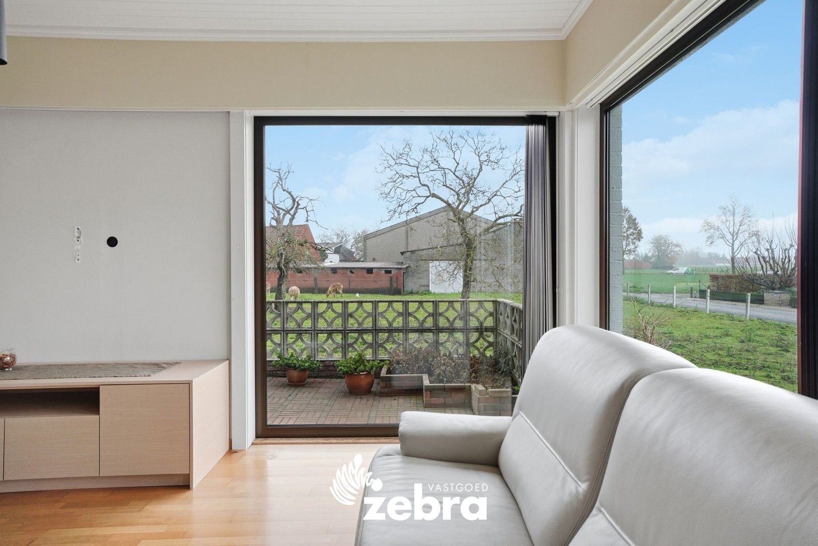 Vrijstaande bungalow op + 1.000 m² met rustige ligging foto 8