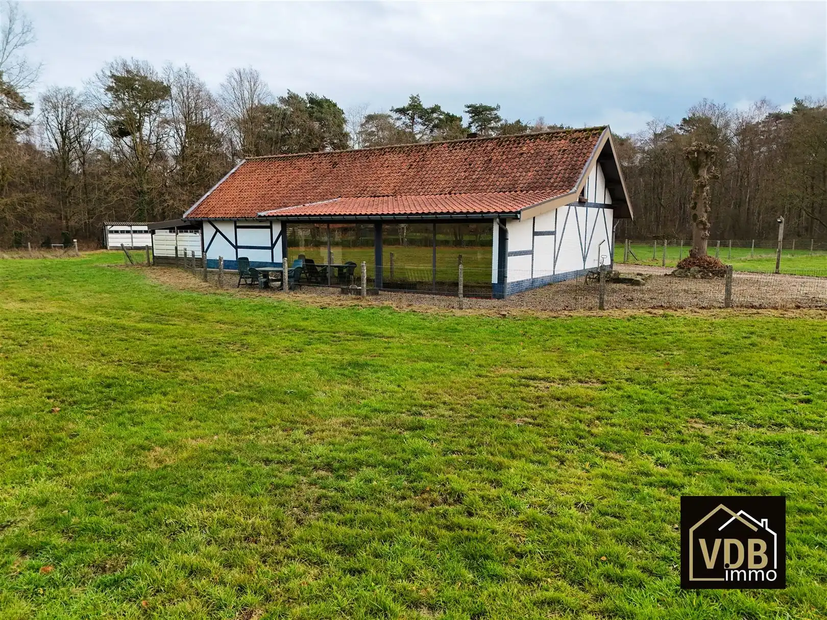 Charmante hoeve met paardenstal op 1,2 ha in absolute rust. foto 8