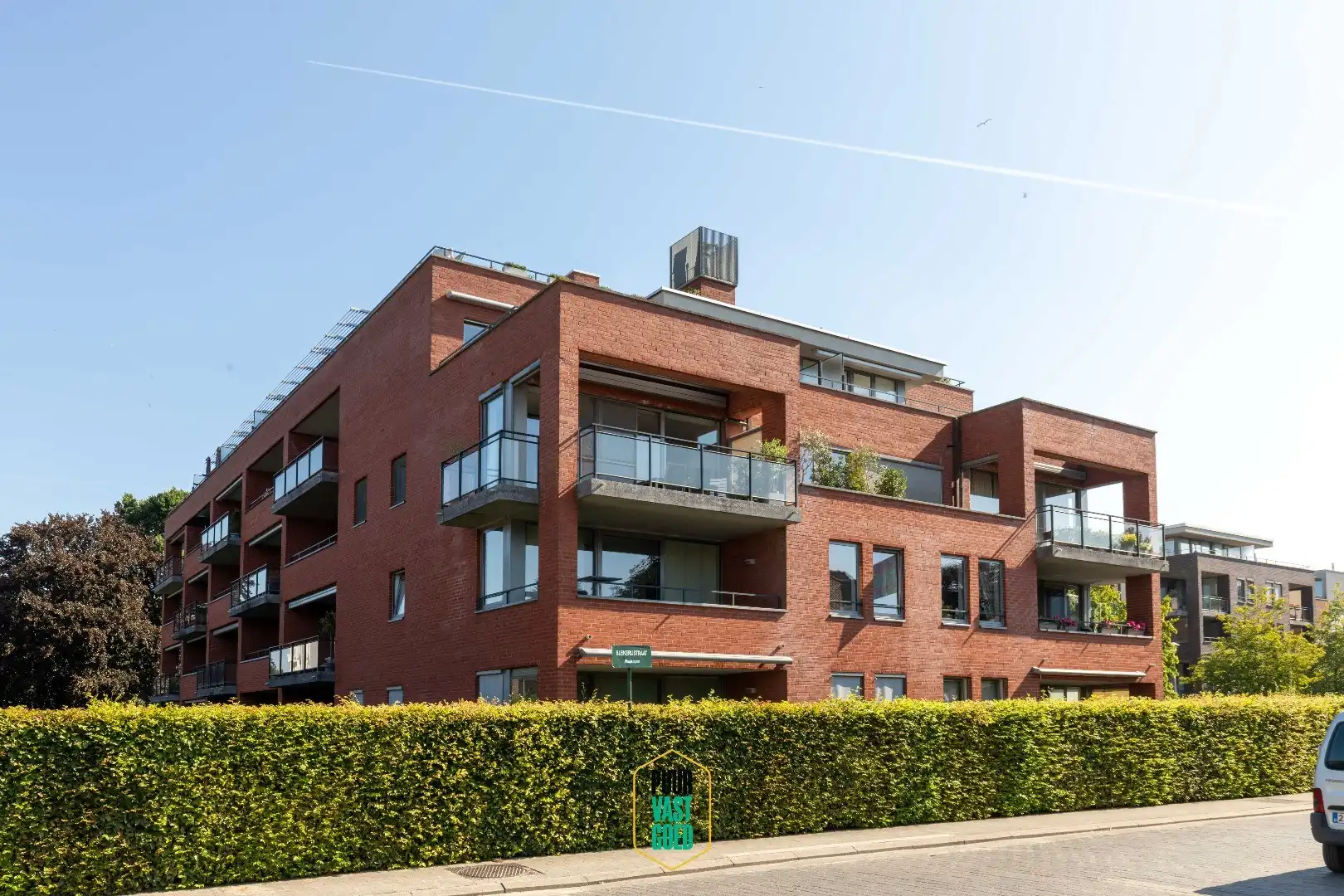 Recent, instapklaar, 2 slpk appartement in gegeerde buurt. foto 2
