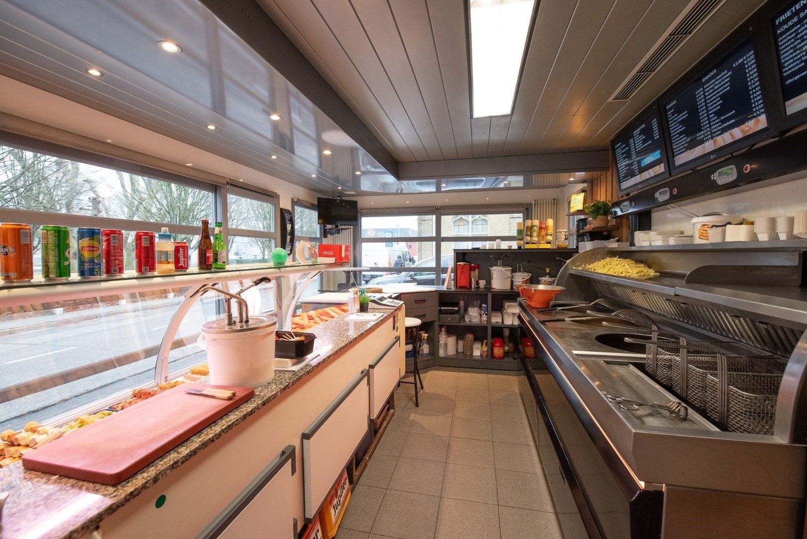 Goed draaiende frituur te koop op het Gaverke te Waregem! foto 6