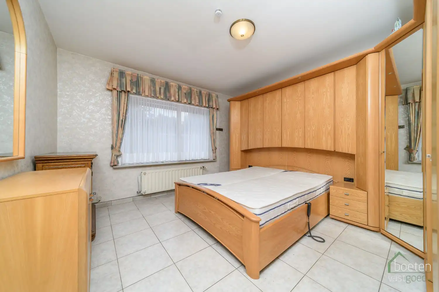 BEVEREN AAN DE IJZER: Zeer degelijke villa-bungalow met alle leefruimtes op het gelijkvloers, ruime garage en tuin op 772m² totale grondopp. foto 10