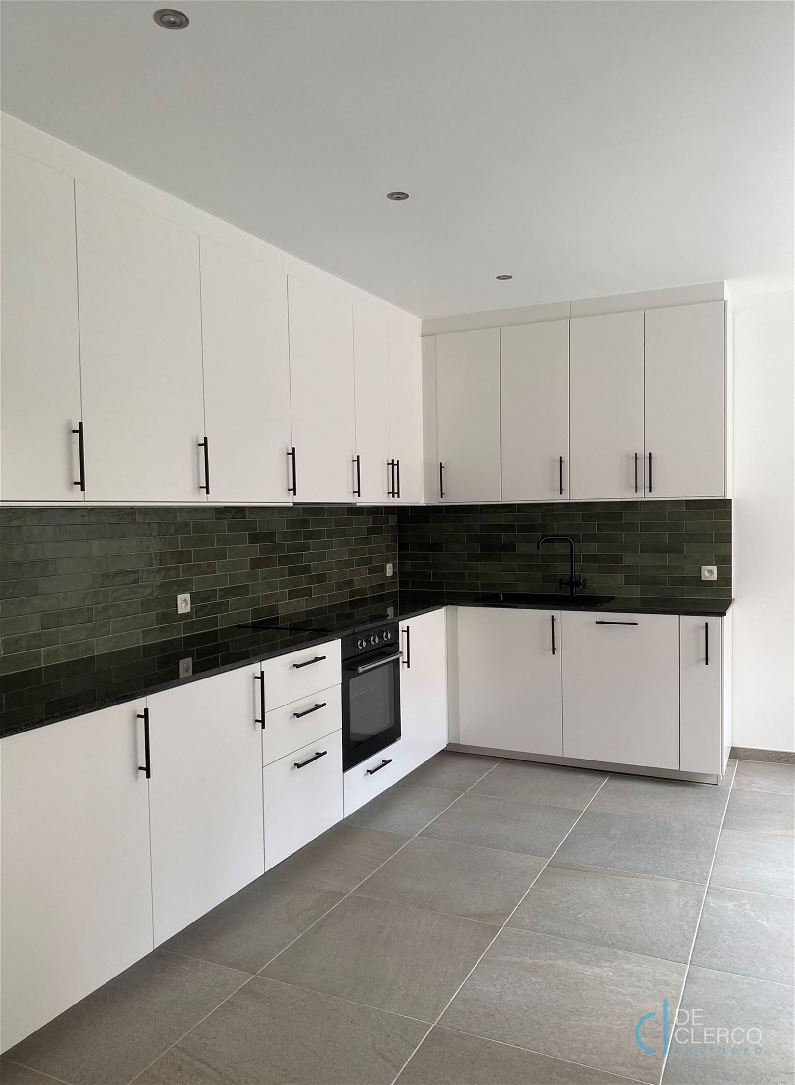 Modern gerenoveerde woning met tuin én garage in Lochristi!  foto 4