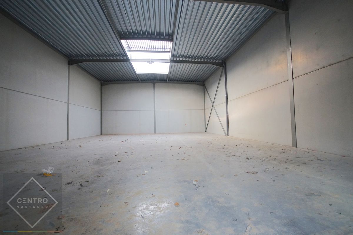 Goed geïsoleerde NB KMO-unit (227m²) inclusief 2 private parkeerplaatsen op ambachtelijke zone te Diksmuide! foto 5