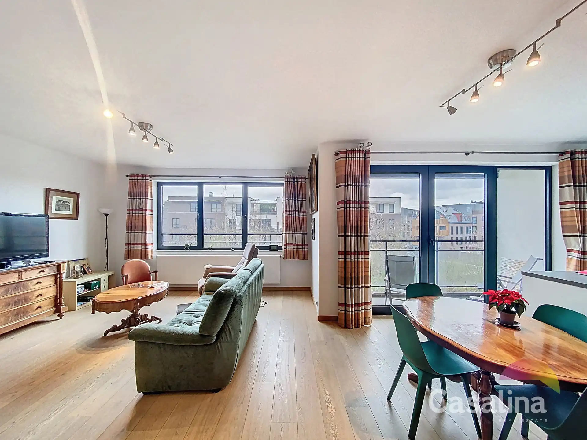 Prachtig 3-slaapkamerapp. met terras en parking (EPC: C+) foto {{pictureIndex}}