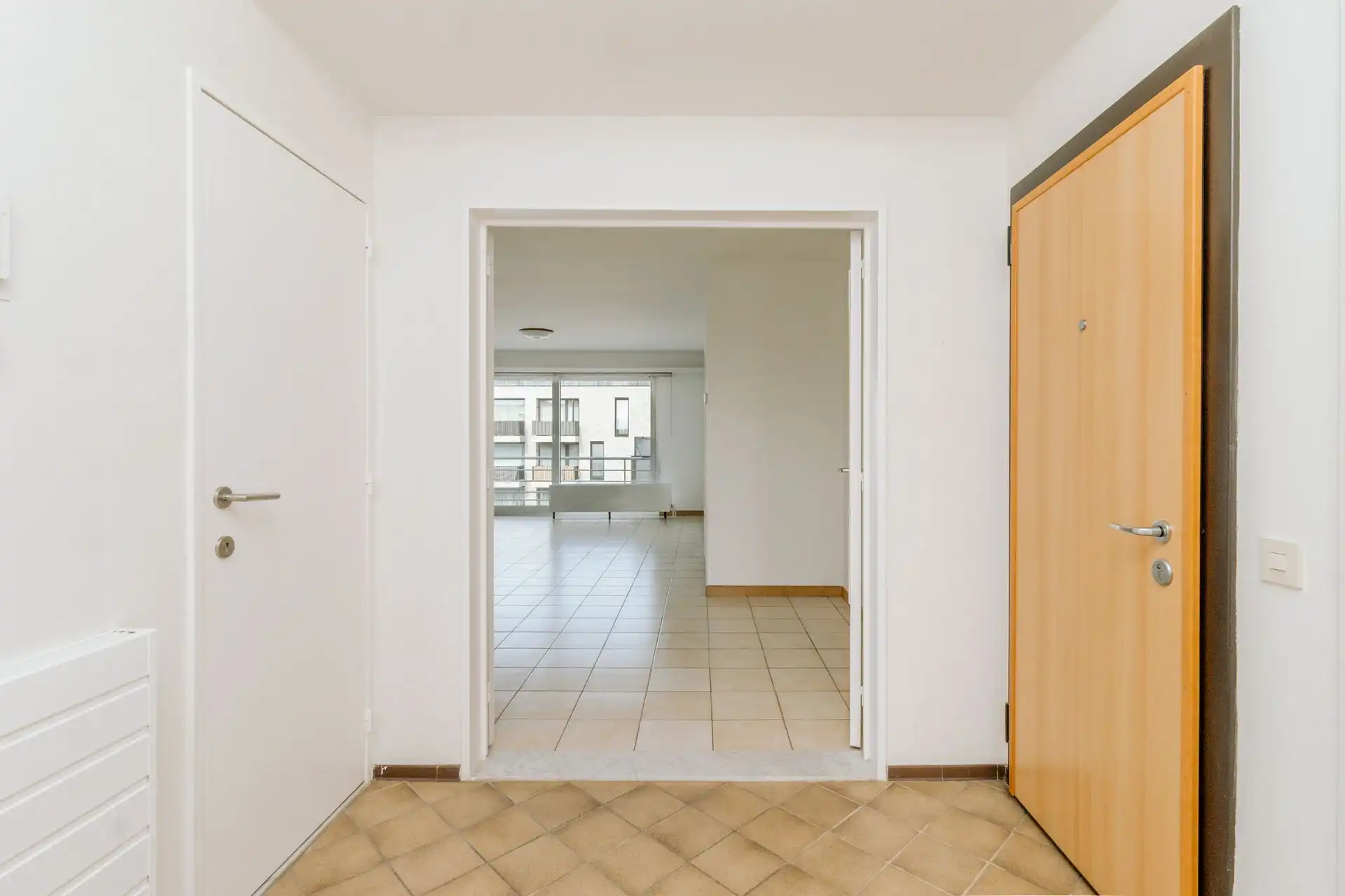 Lichtrijk appartement met 2 slaapkamers & staanplaats foto 3