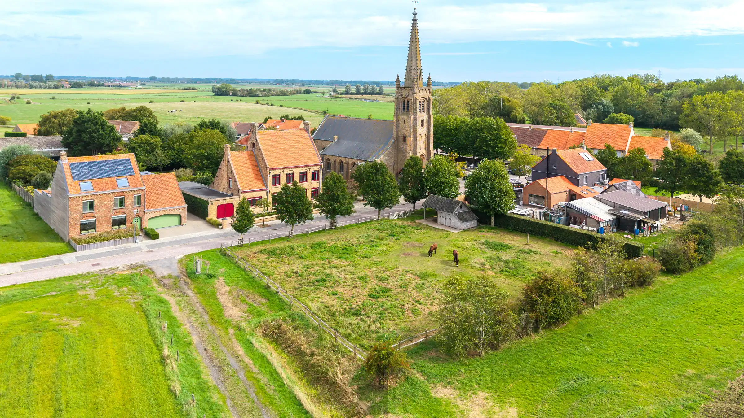 Historische grandeur en hedendaags comfort in een unieke pastorie te Stuivekenskerke. foto 48