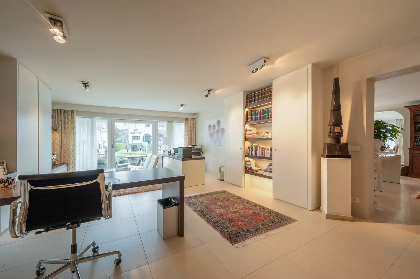 Uniek appartement van ongeveer 300 m2 met een prachtige privatieve tuin. foto 13