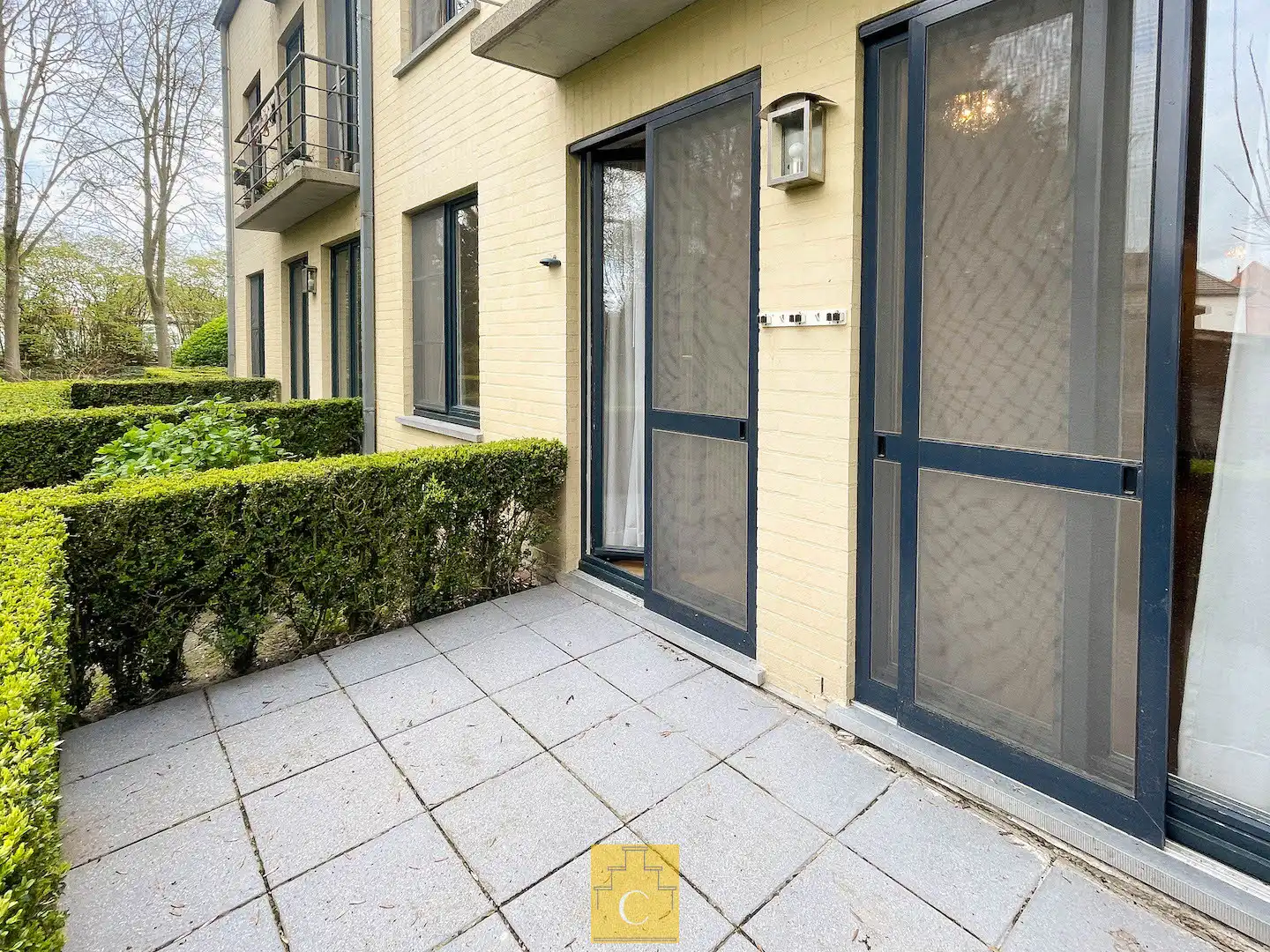 Volledig vernieuwde serviceflat met zonnig terras in een groene oase nabij het centrum van Brugge foto 4